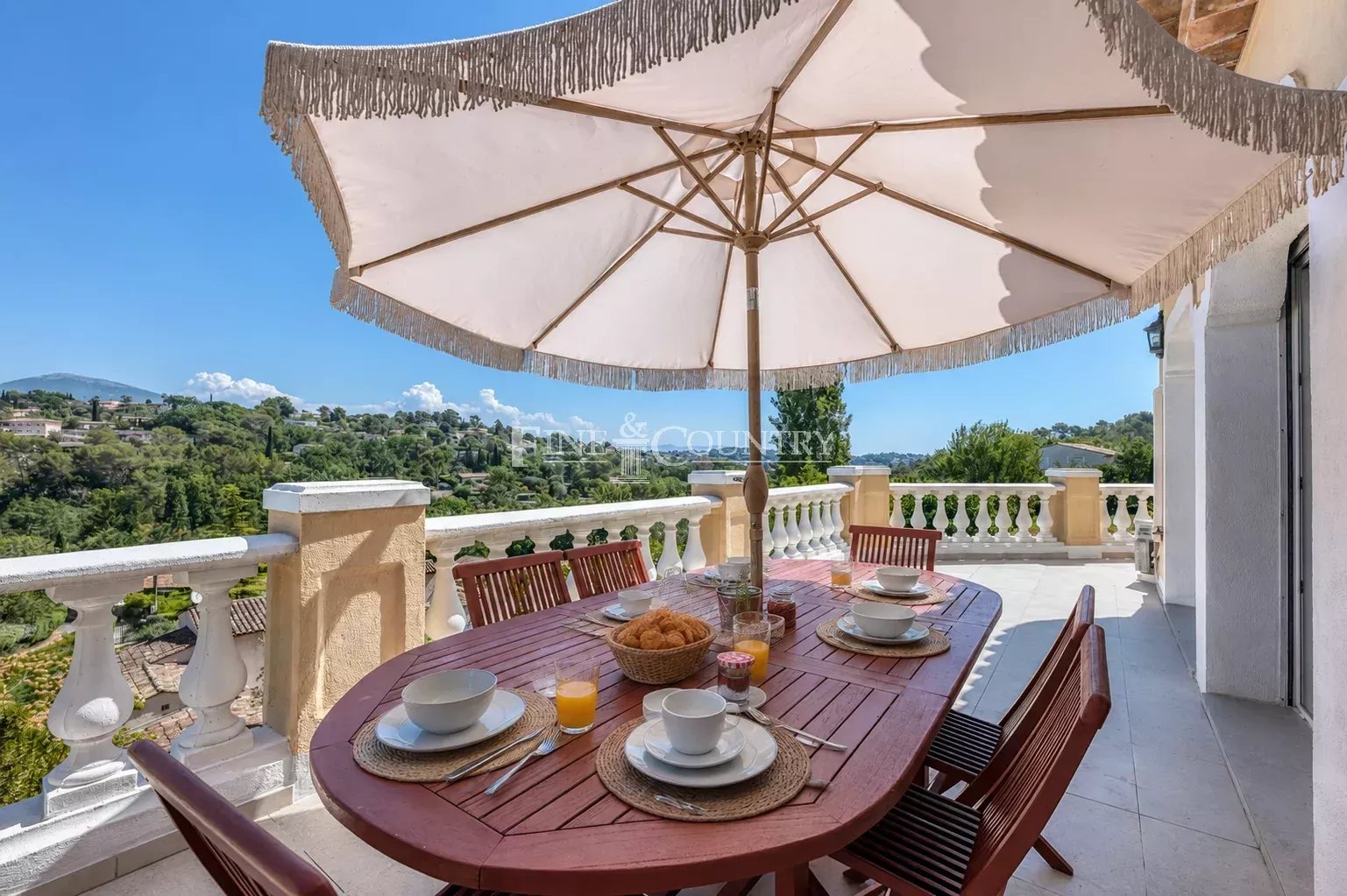 Photo of For sale  Villa in Valbonne - Panoramic view