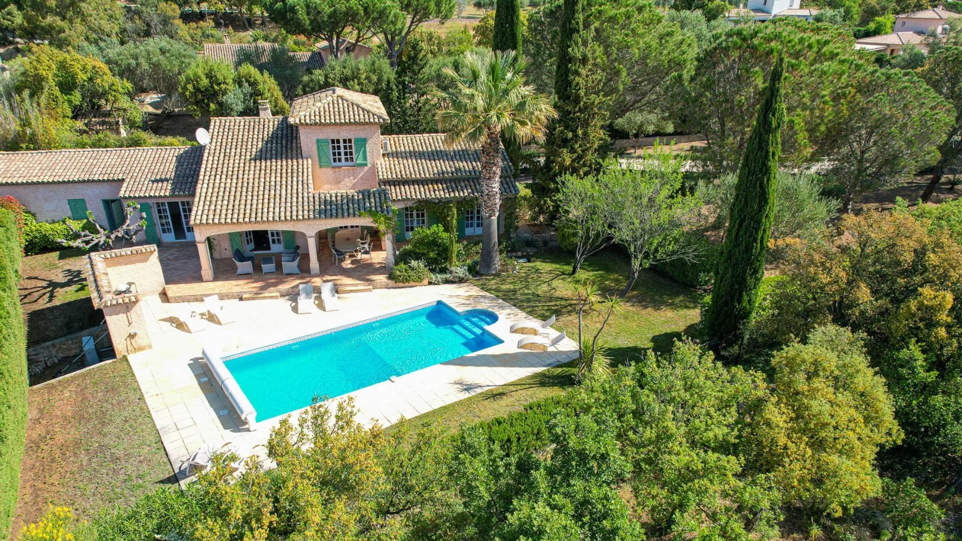 Elegante villa provençale avec belle vue sur les montagnes