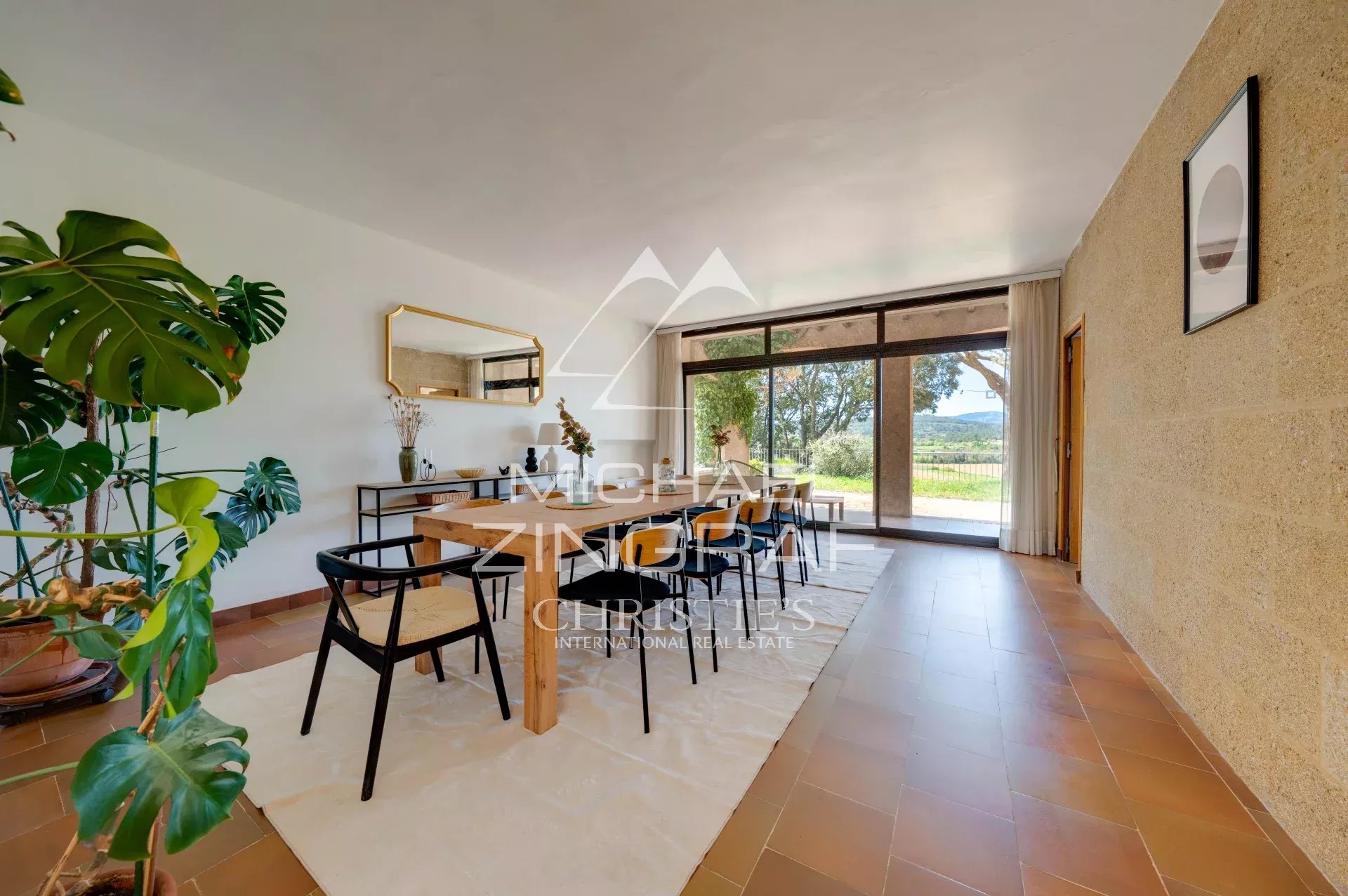 6 Bedroom Villa/Townhouse's Image 3
