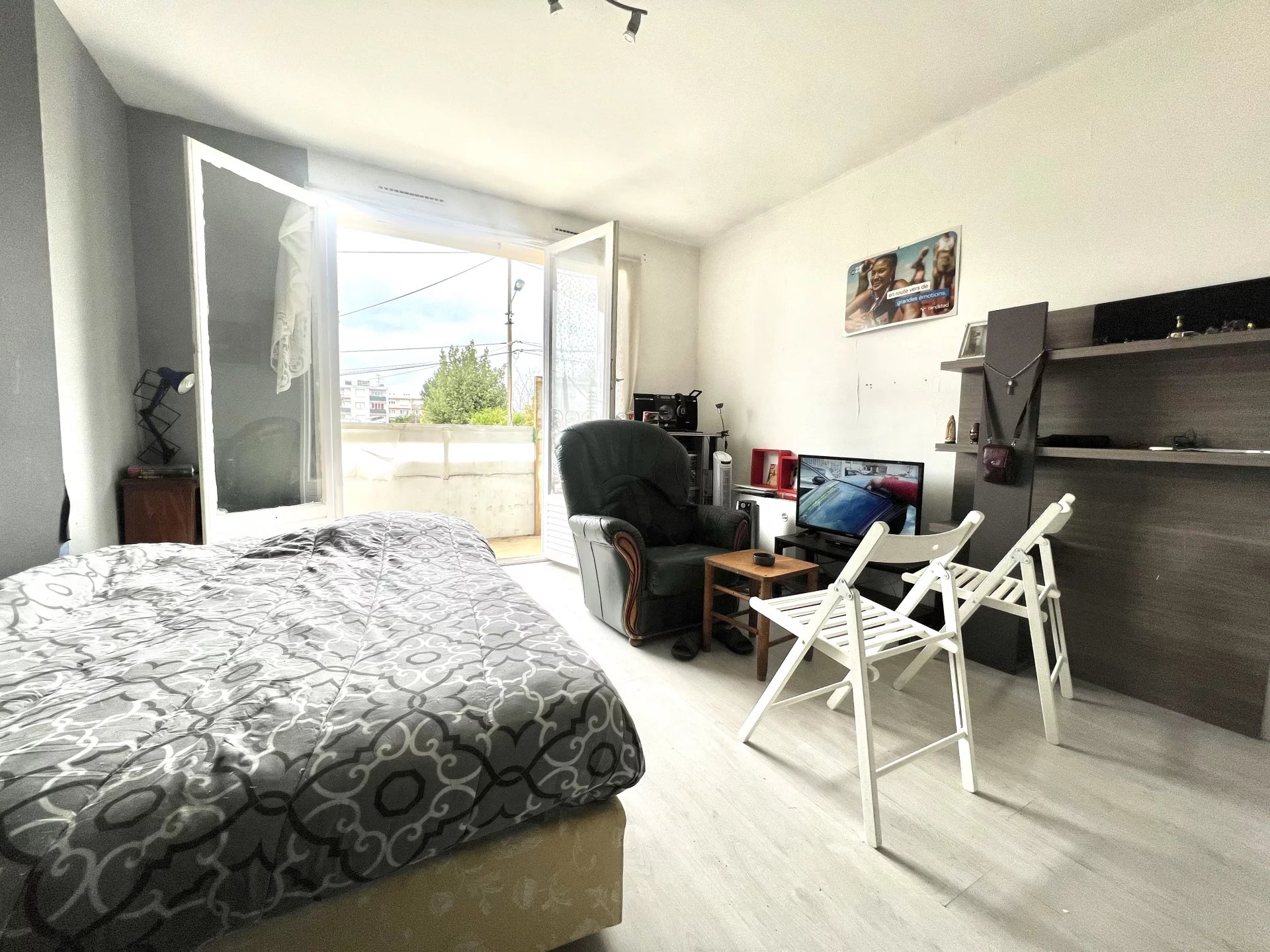 ÉVREUX - Studio de 20,55 m2 avec Parking, Balcon, et Cave