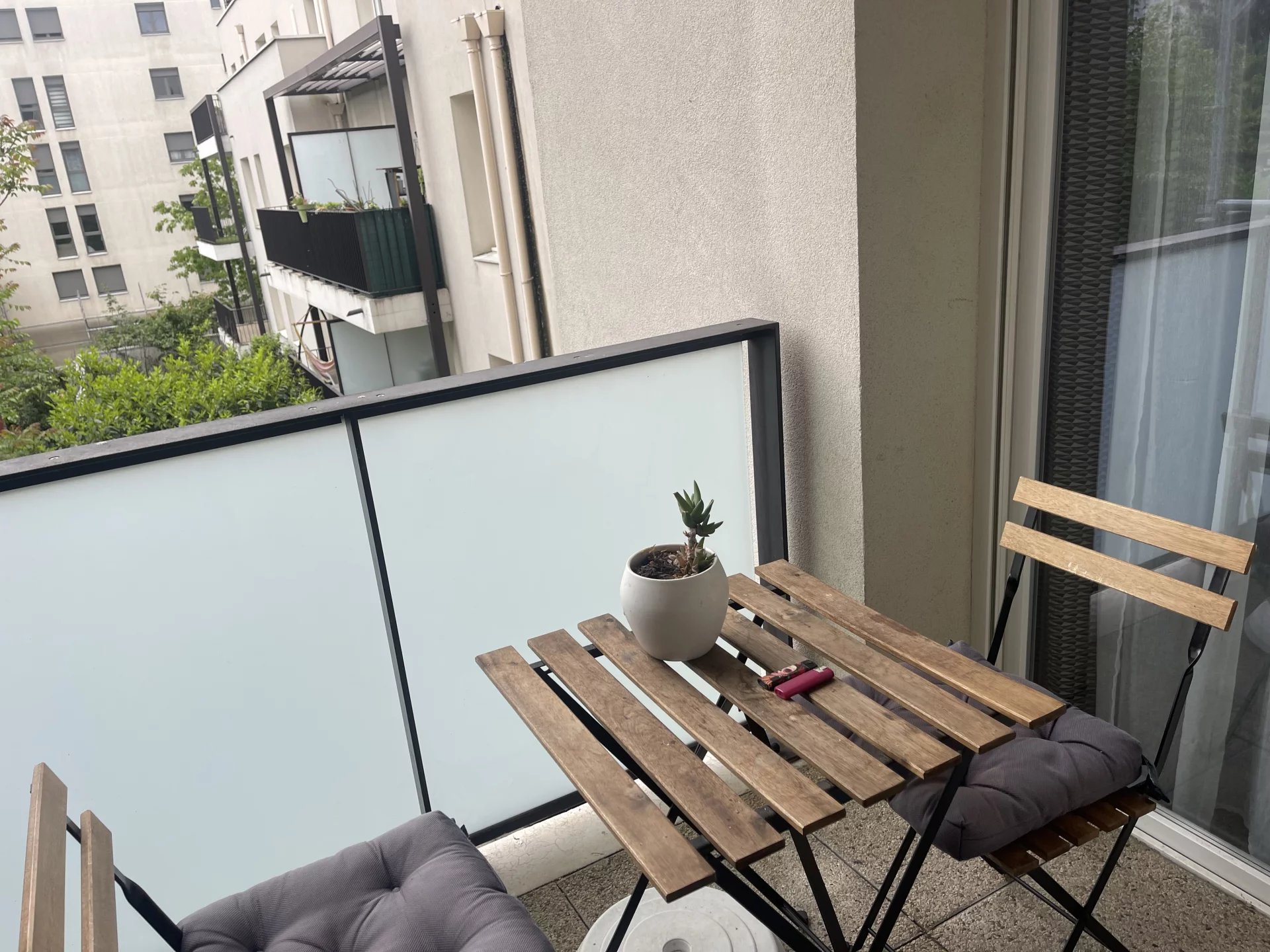 Idéal investisseur beau T3 récent vendu loué