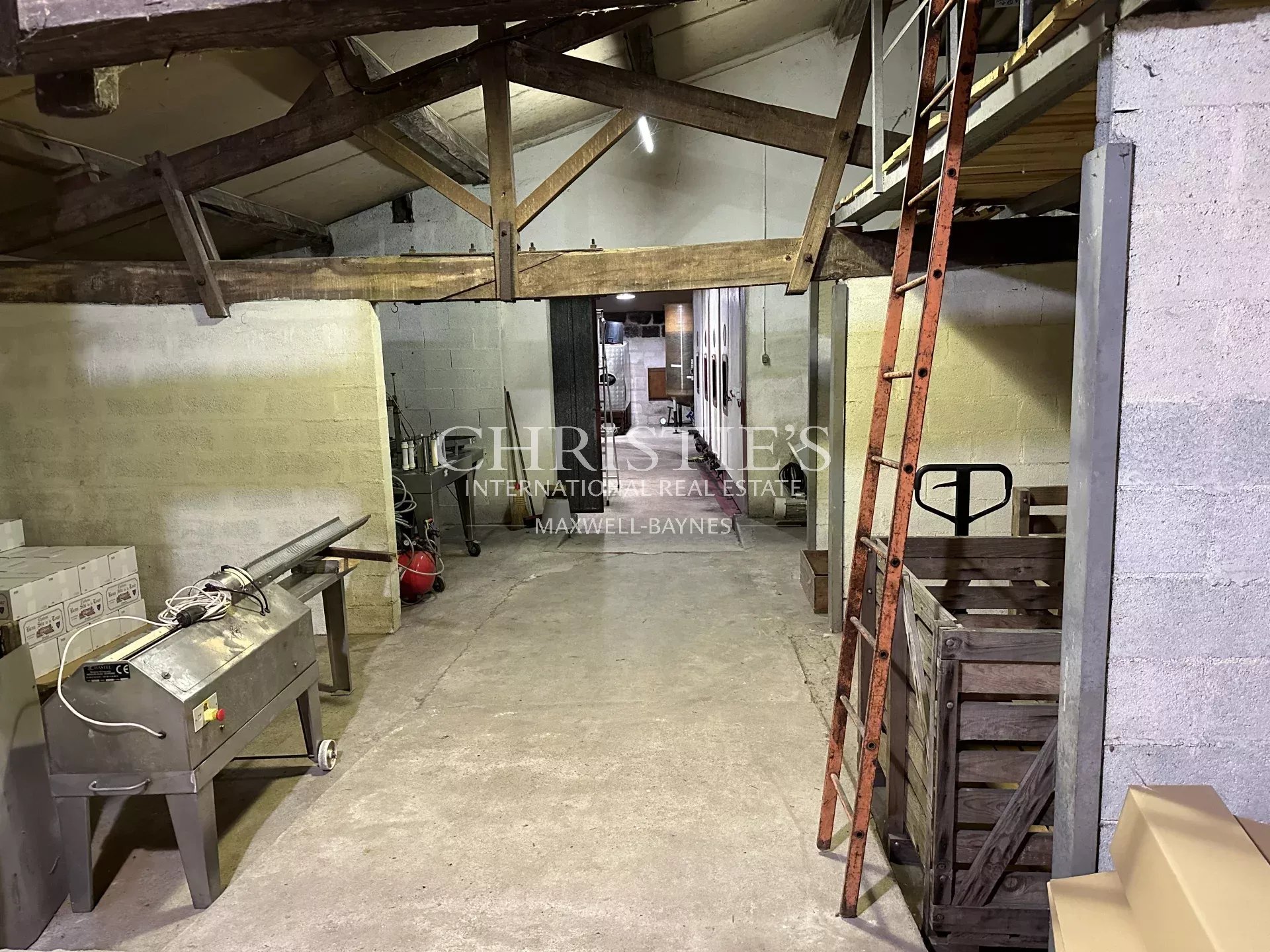 4 Bedroom Vineyard's Image 8