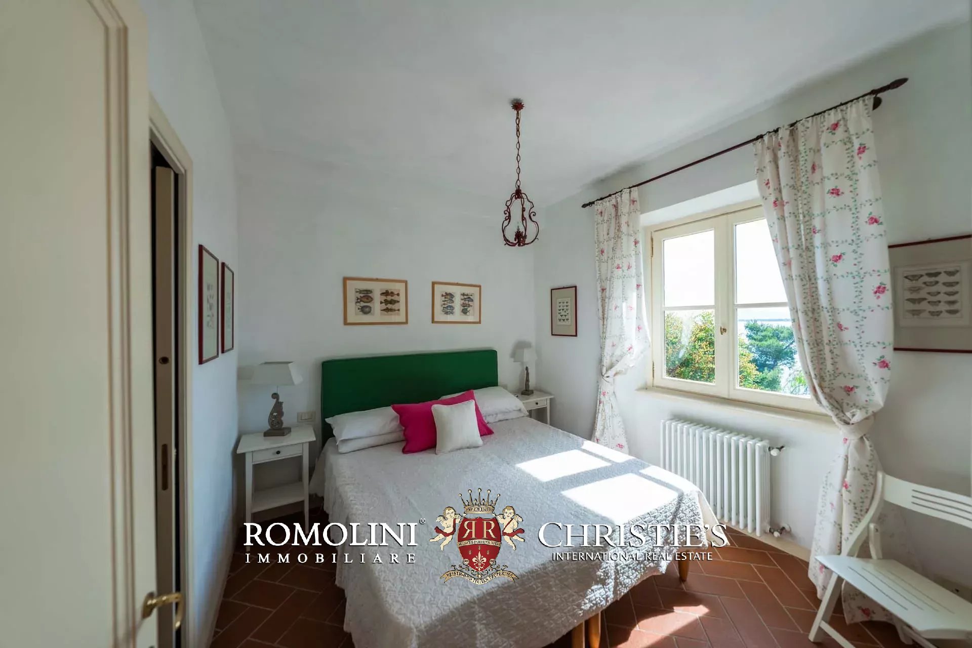 11 Bedroom Villa/Townhouse's Image 124