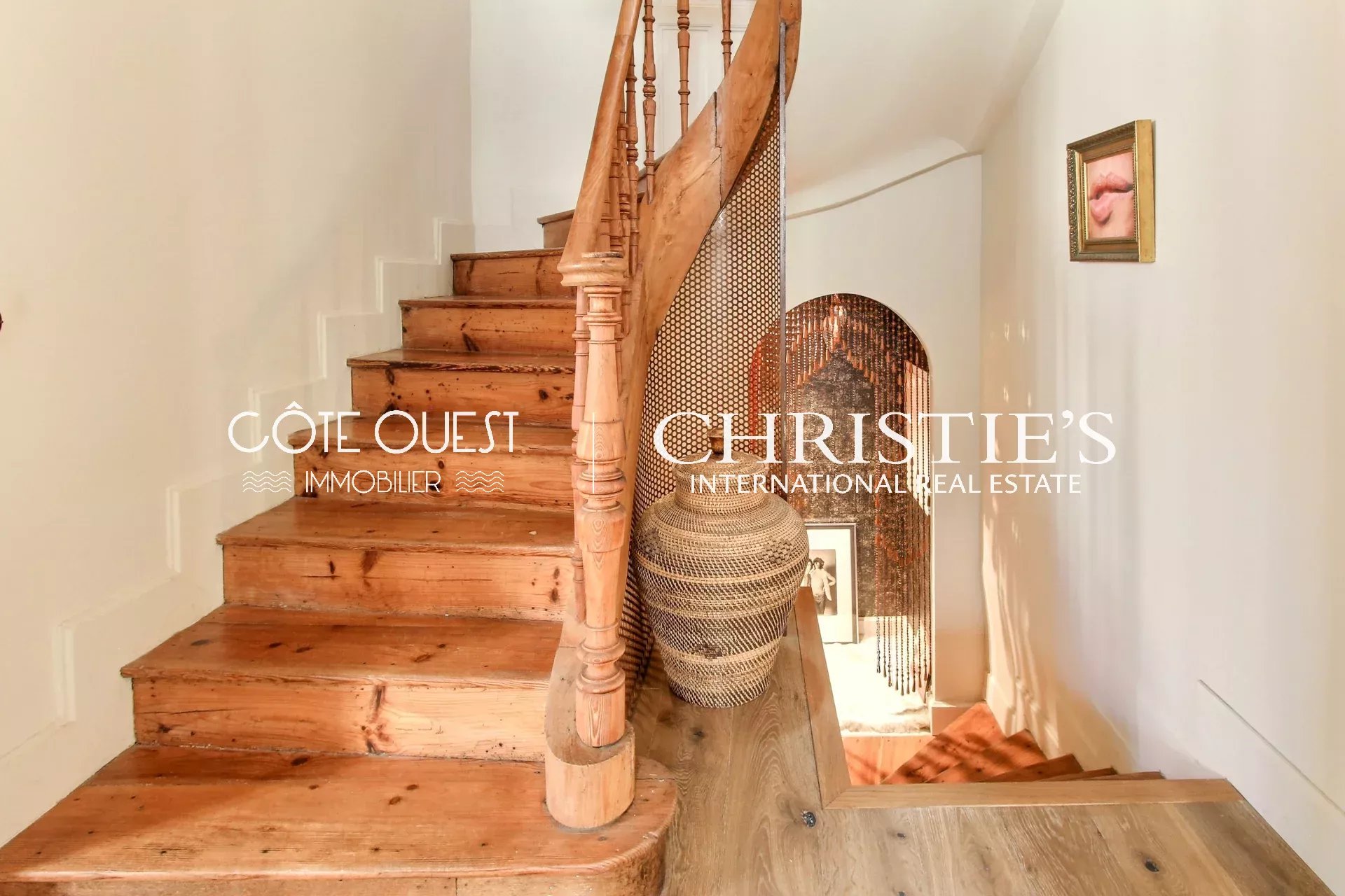 6 Bedroom Villa/Townhouse's Image 6
