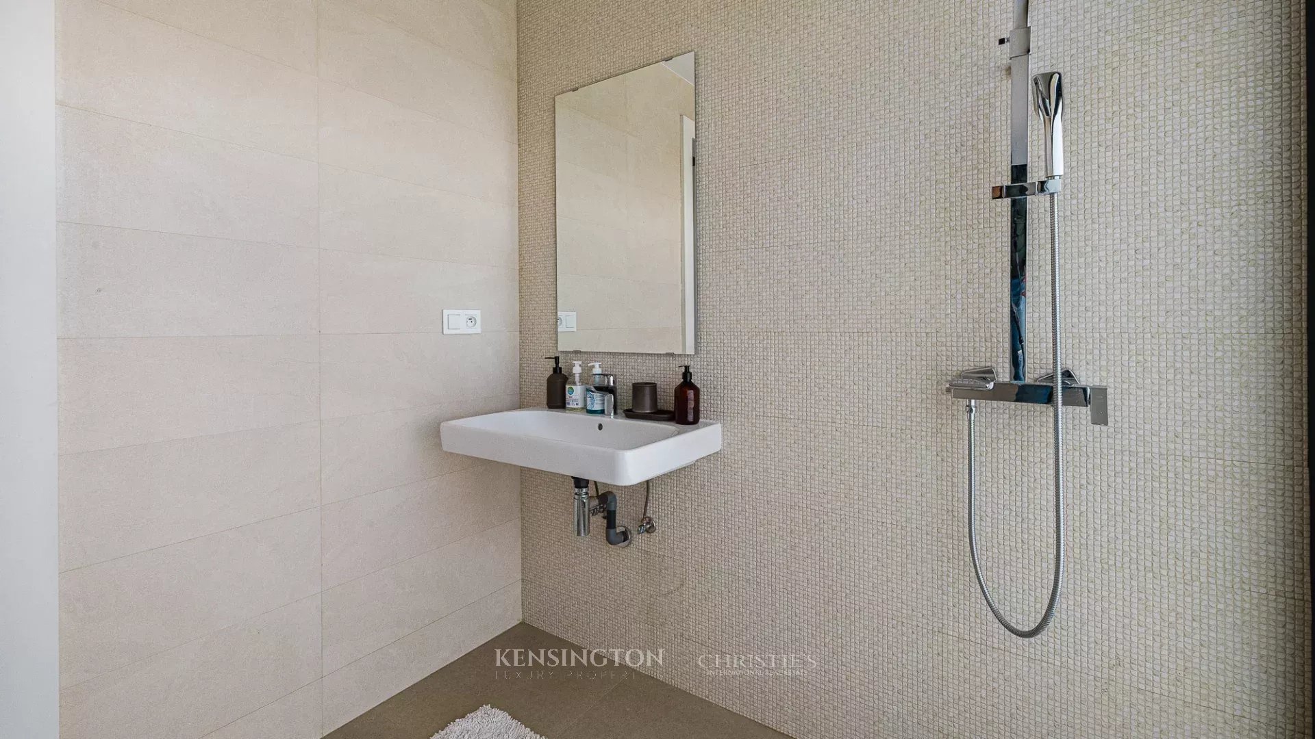 5 Bedroom Villa/Townhouse's Image 22