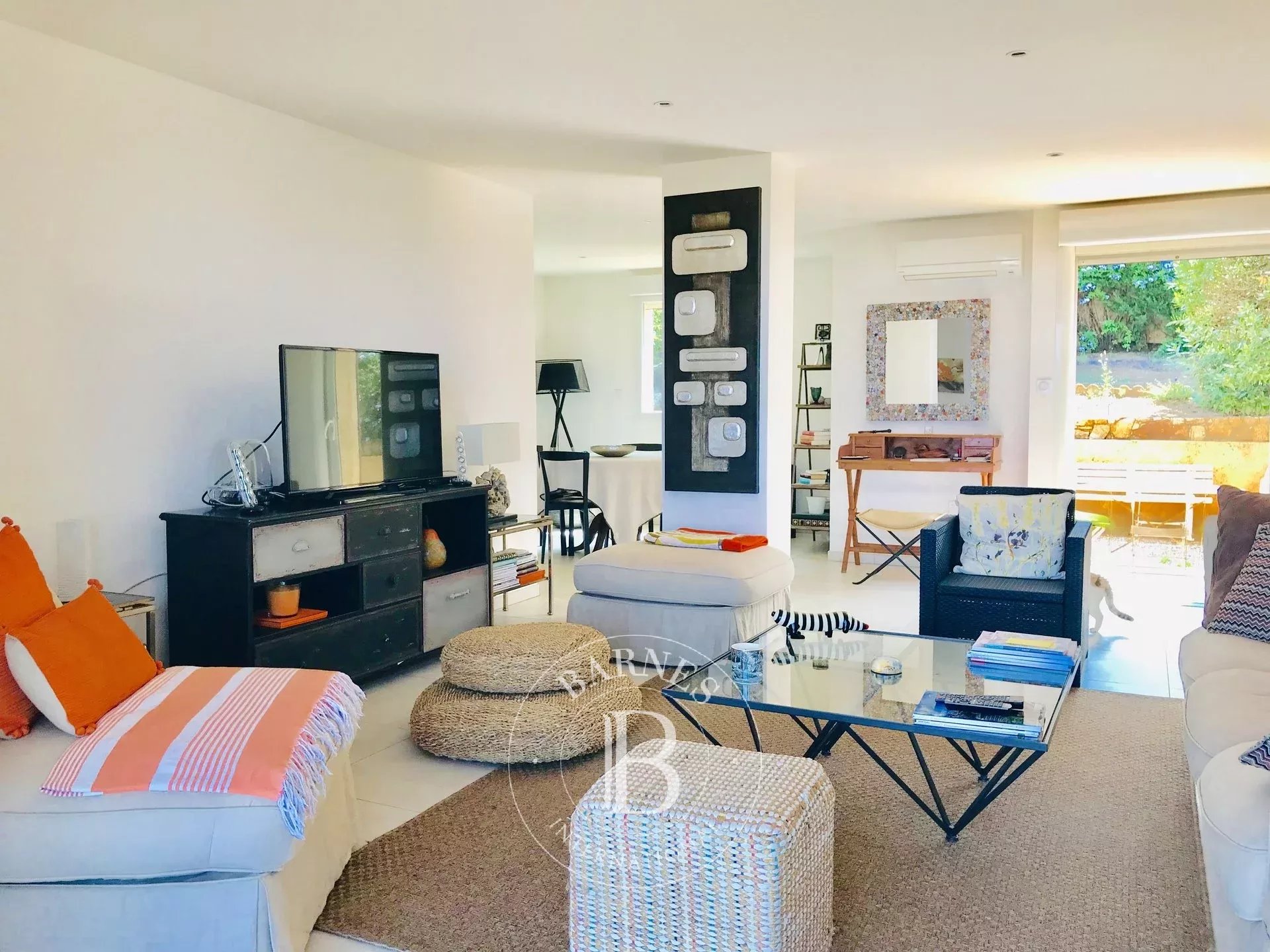 4 bedroom villa with pool - sea view - beach on foot