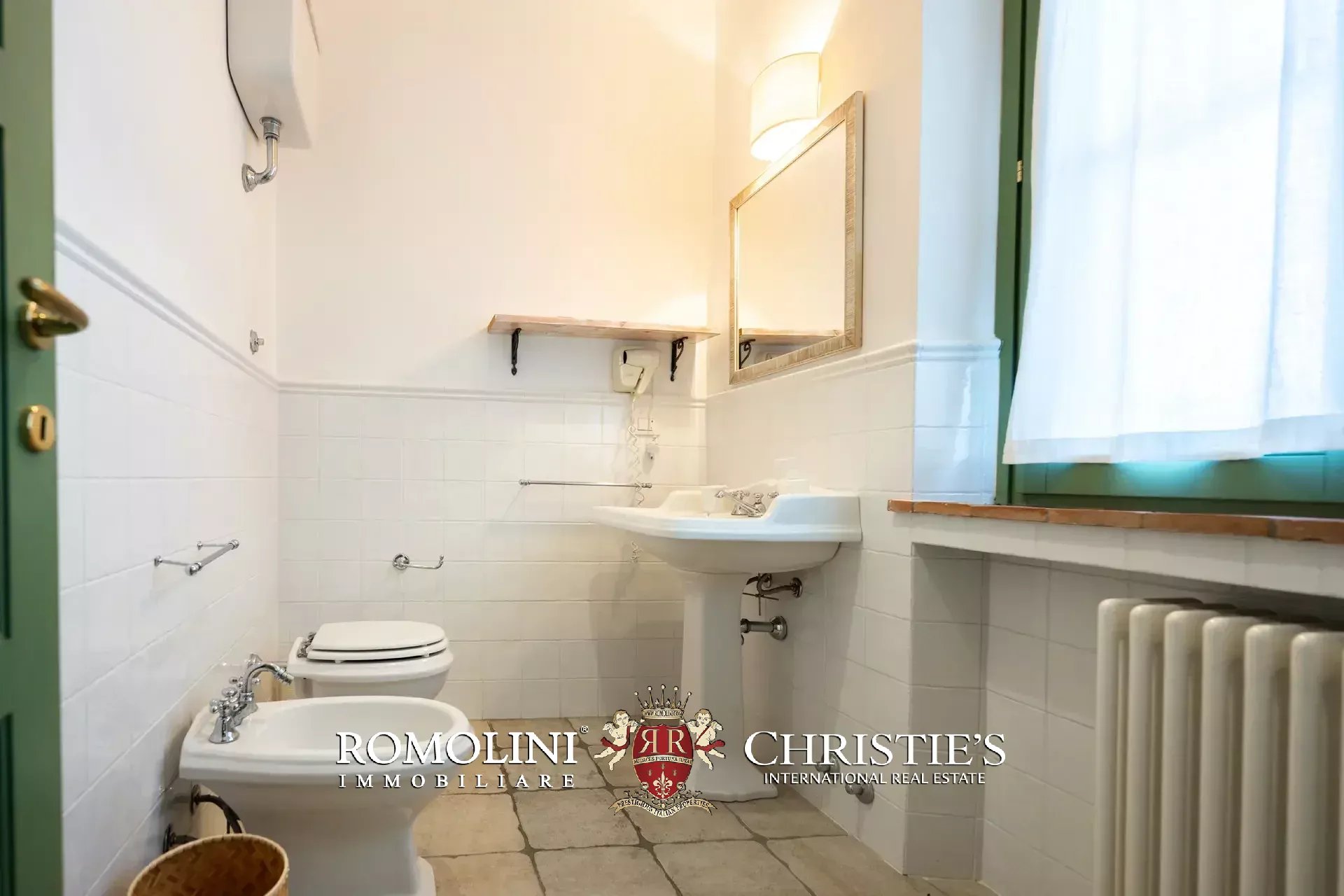 6 Bedroom Villa/Townhouse's Image 34