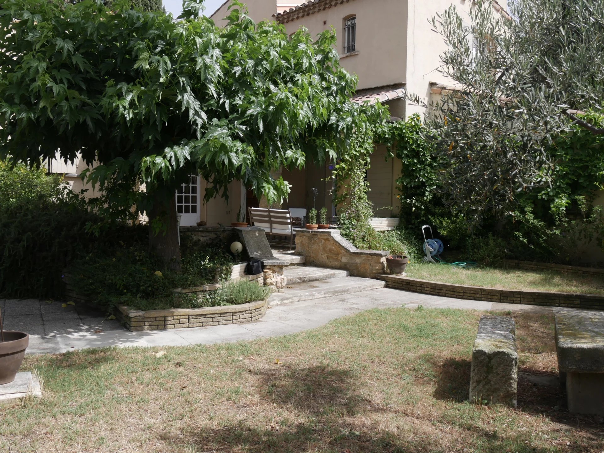 VENDUE PAR L'AGENCE Maison trois chambres avec jardin Arles Trinquetaille