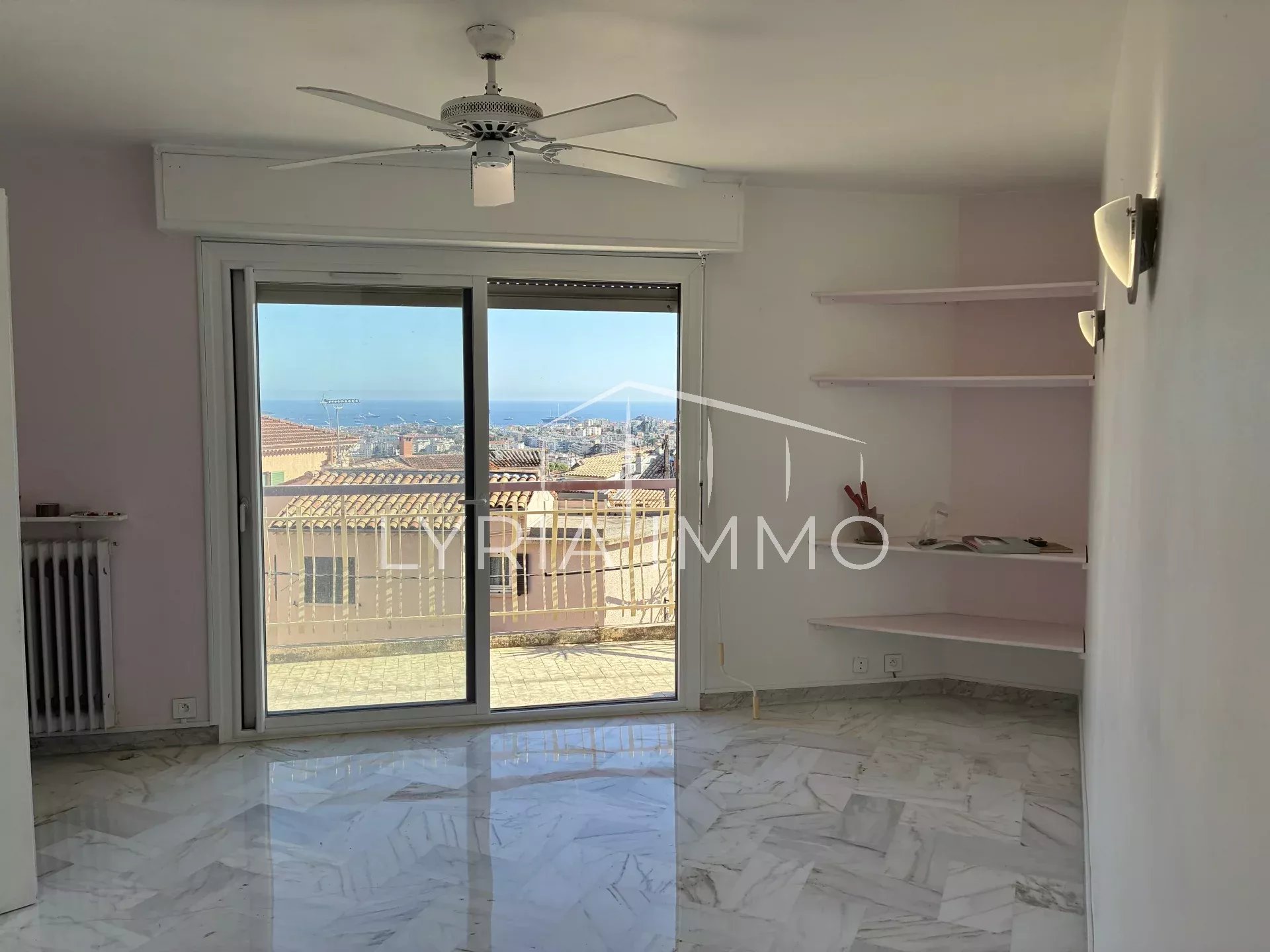 STUDIO A VENDRE - 24 M2 AVEC VUE EXCEPTIONNELLE