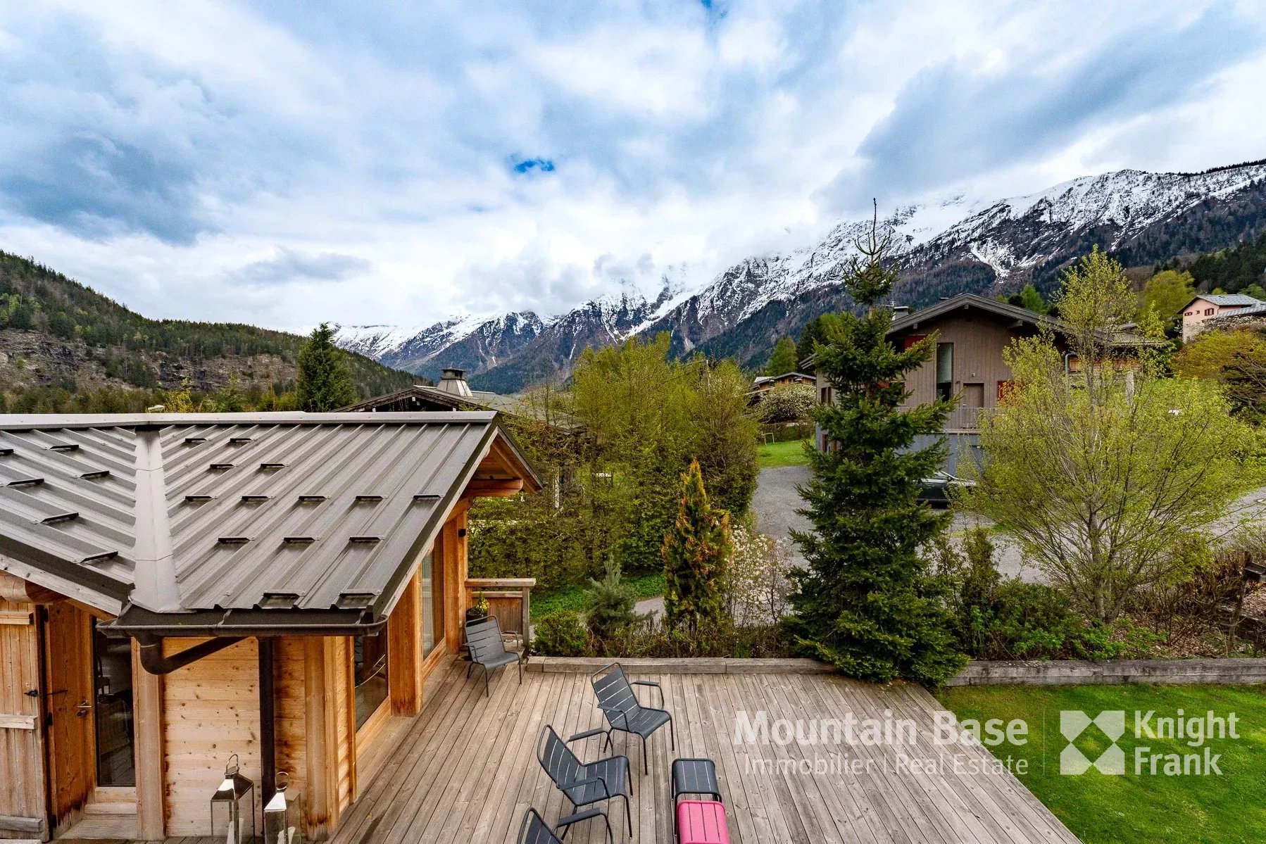 Photo of Beautifully finished 5 bedroom chalet with independent apartment in Les Houches