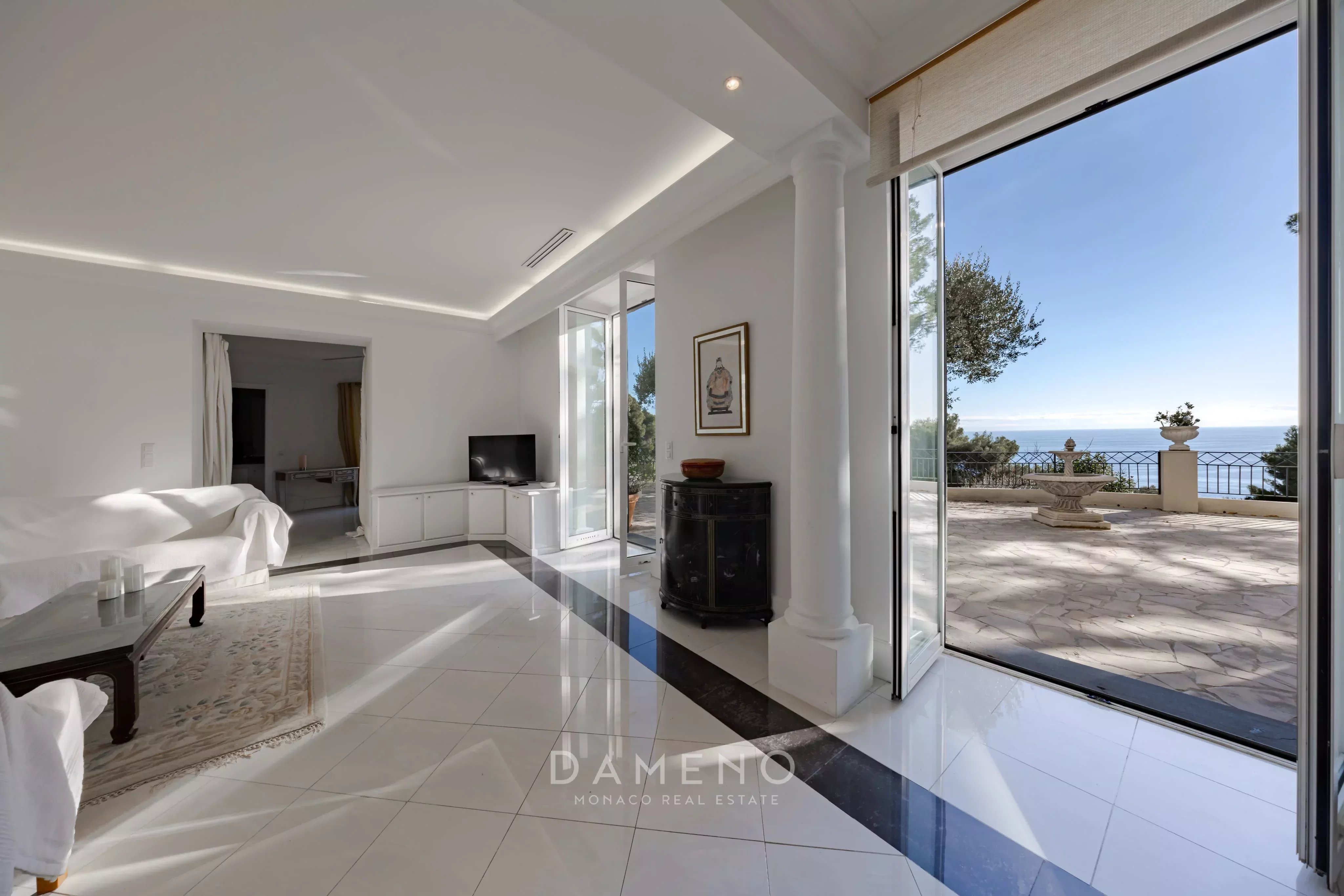 Magnifique appartement avec grande terrasse et vue mer à Cap D'Ail.