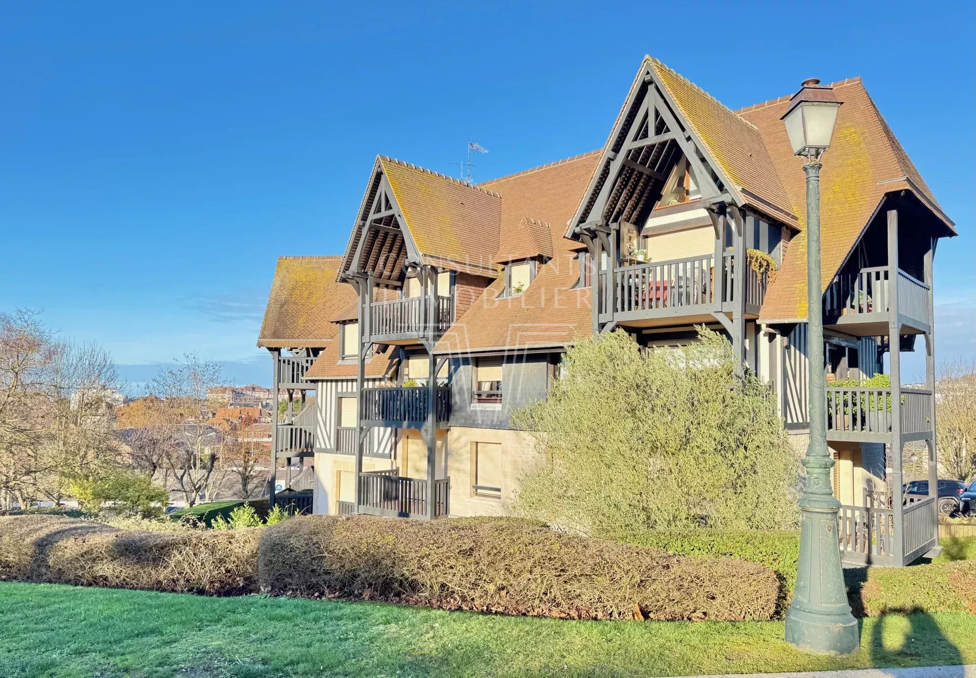 TROIS-PIECES BALCON OUEST AVEC PARKING