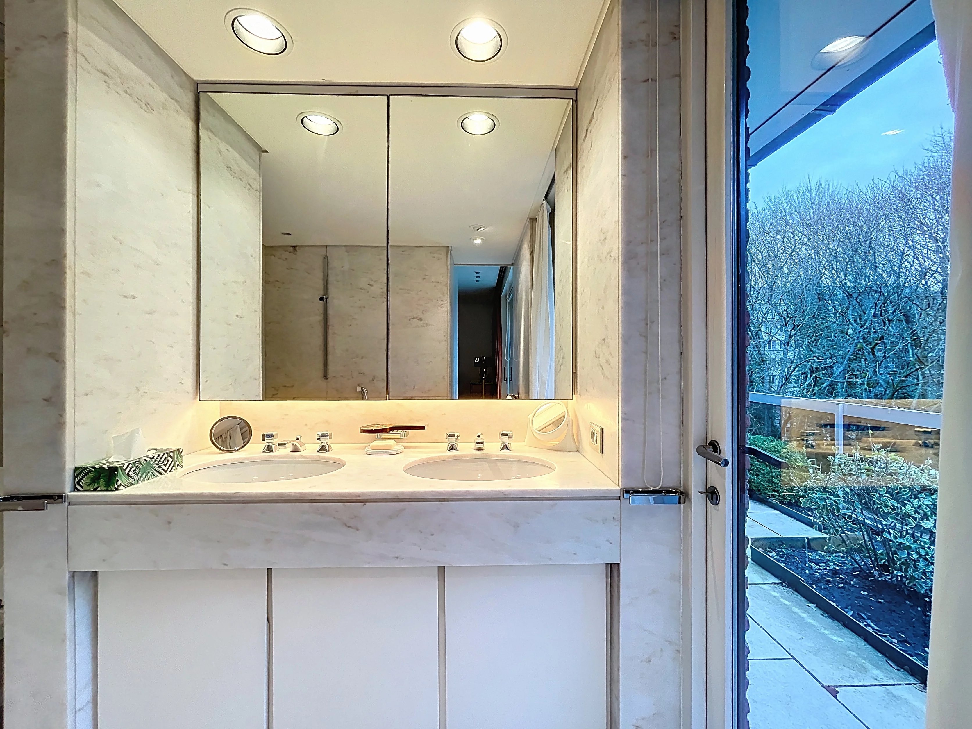 Montjoie -Marc Corbiau prestige apartment, tree-view terraces