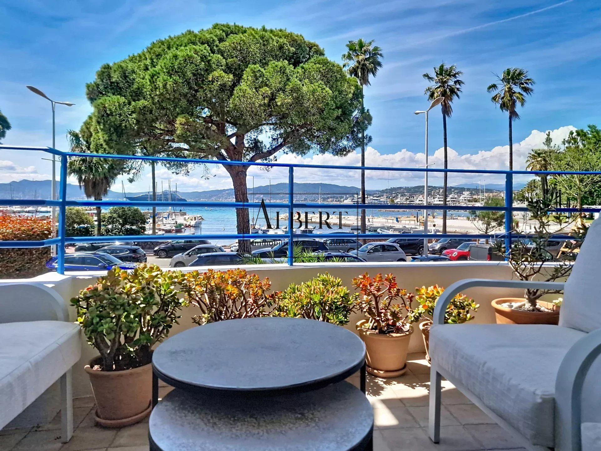 Cannes Croisette 2P – Vue Mer Panoramique & large Terrasse