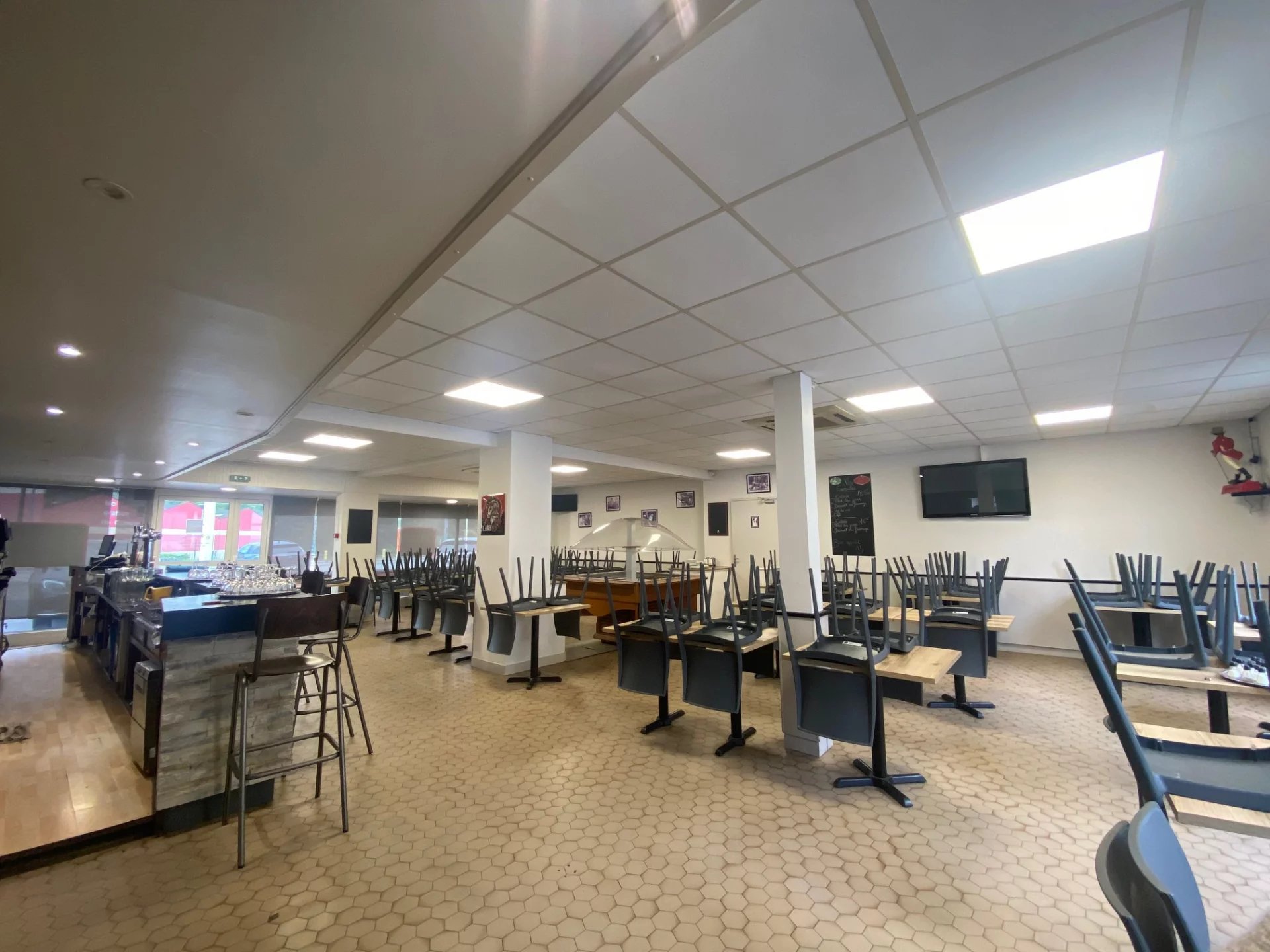 Restaurant avec terrasse meublé et équipé !