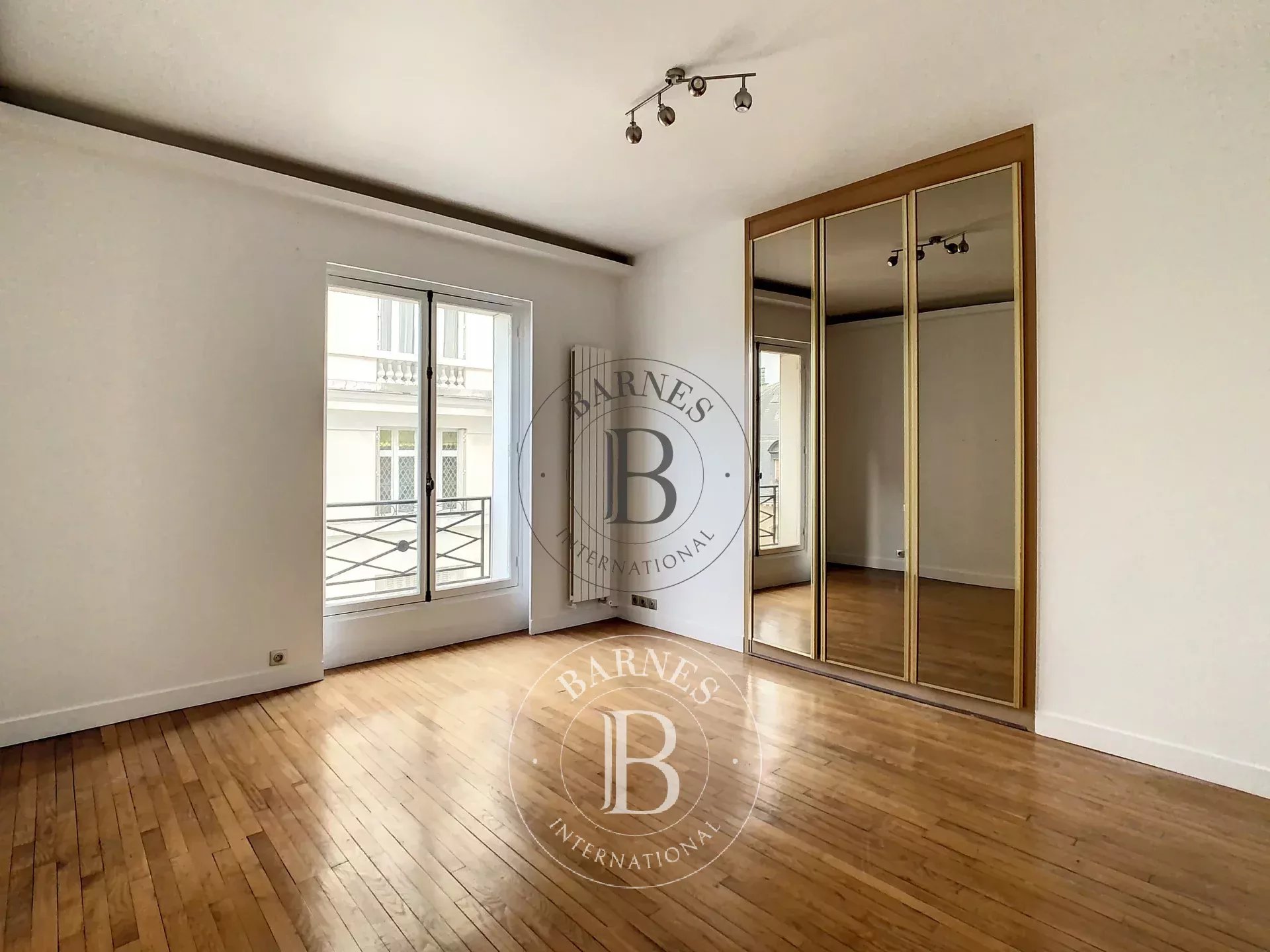 Daire Paris 8ème - picture 6