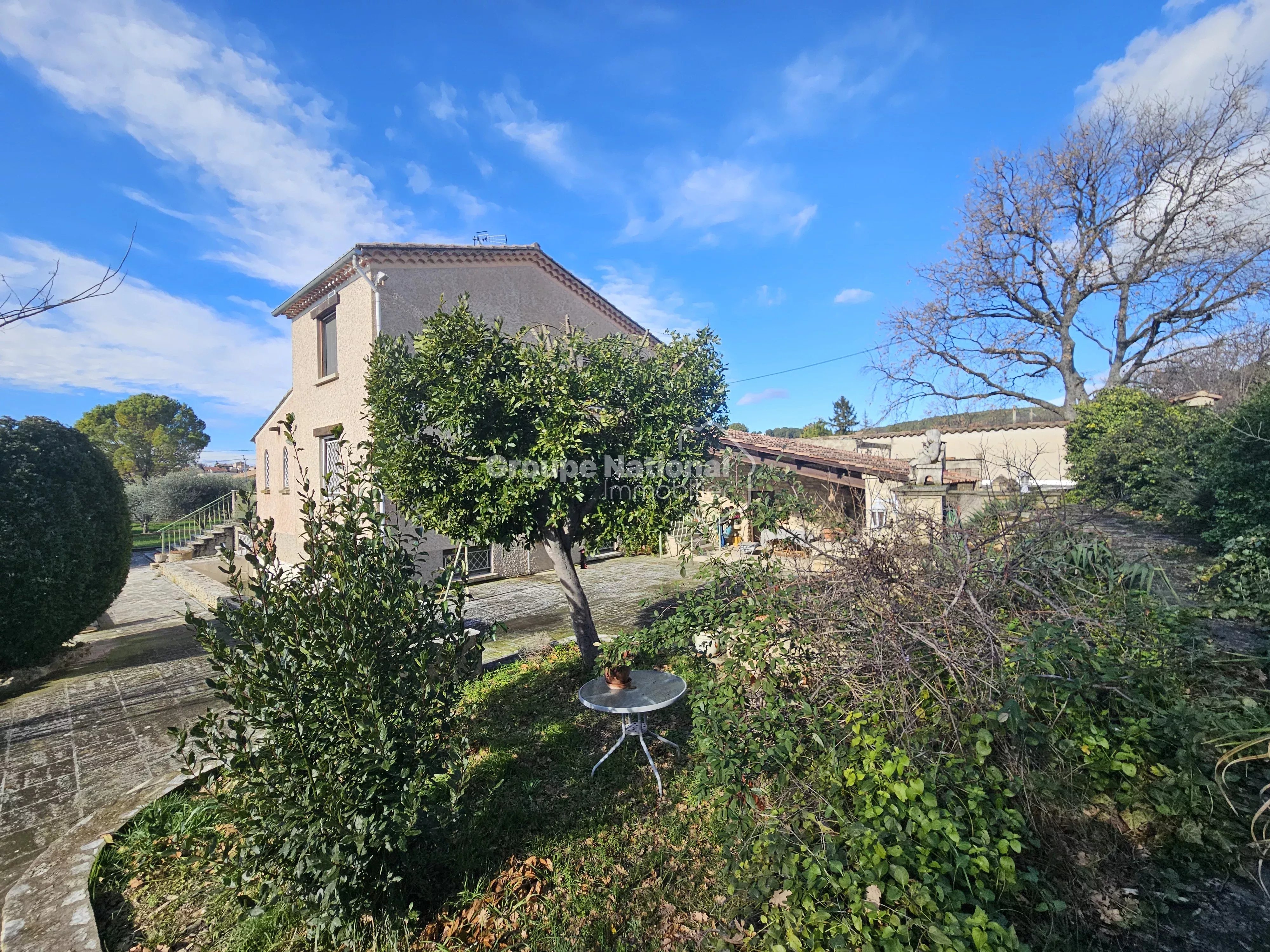 Agence immobilière de 