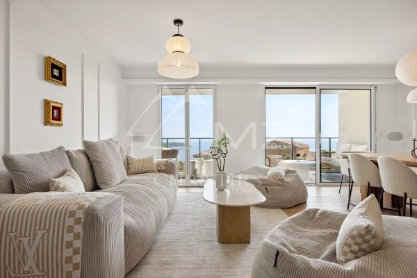 Beautiful apartment with panoramic sea view — photo 7