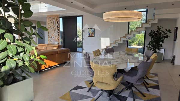 Contemporary Villa in a Desirable Residential Area in Roquefort-les-Pins — photo 4