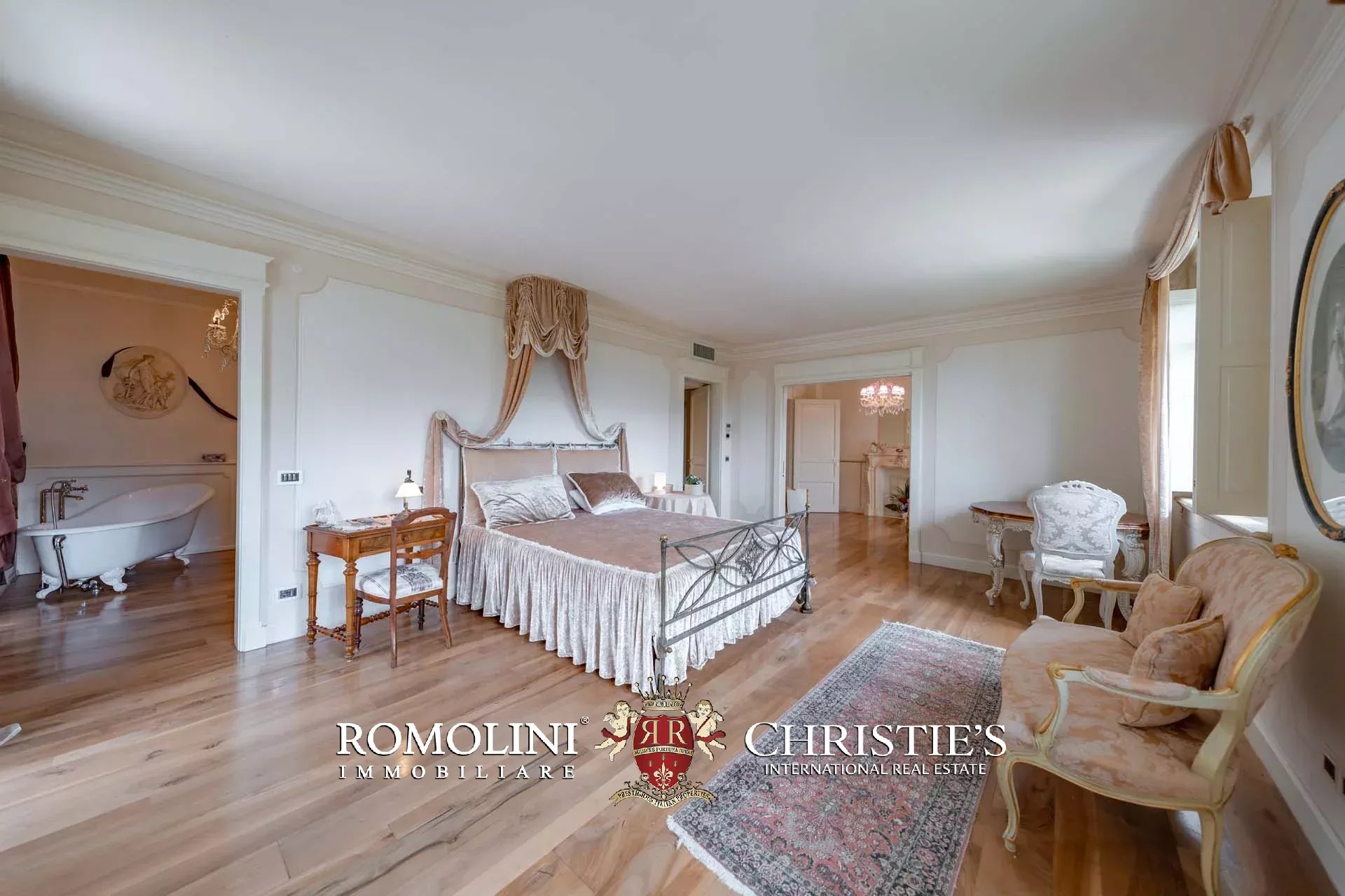 10 Bedroom Villa/Townhouse's Image 36
