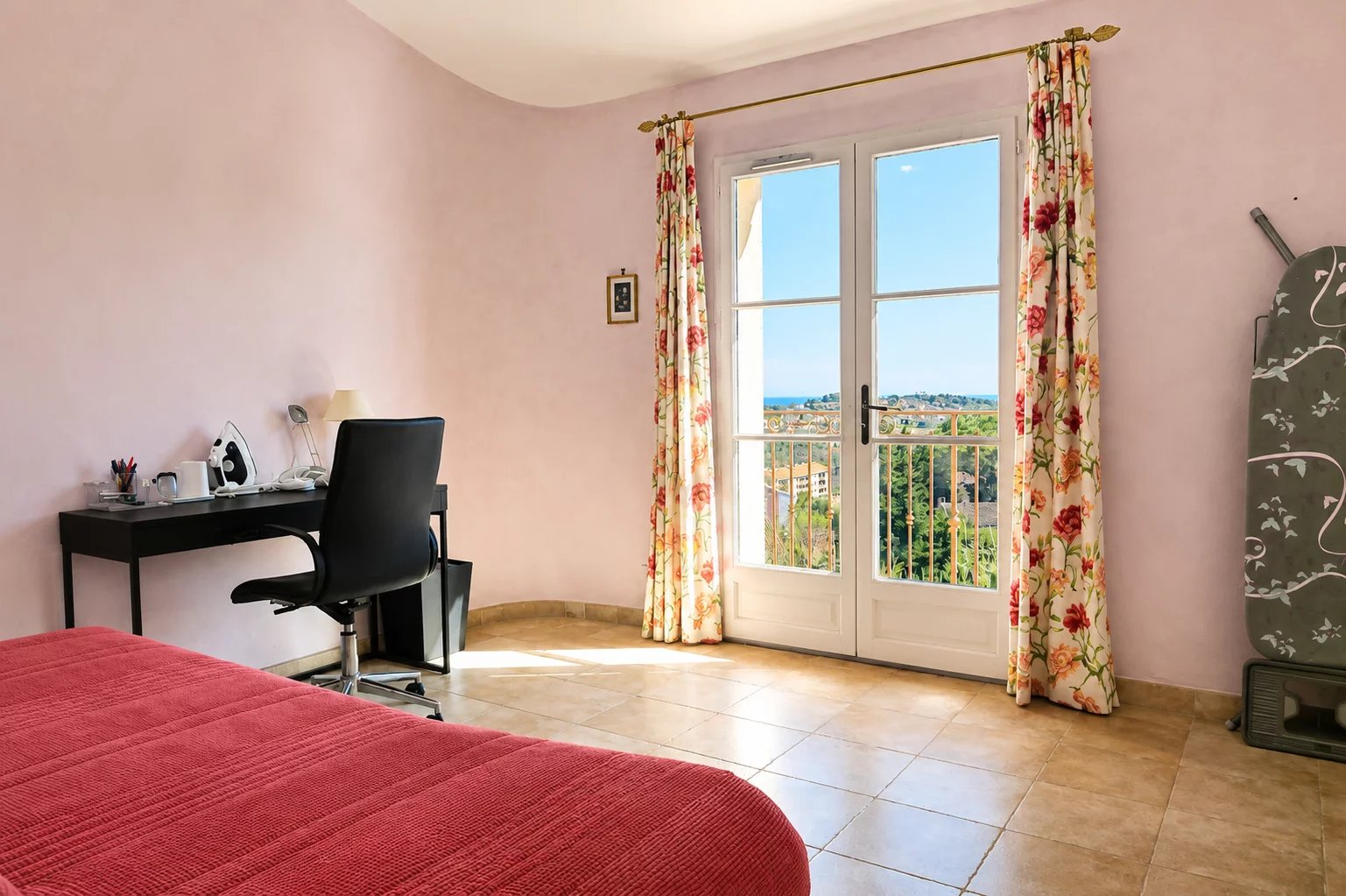  Image of Villa - 4 Bedrooms for Sale in Alpes-Maritimes-Vence-France, Image 11