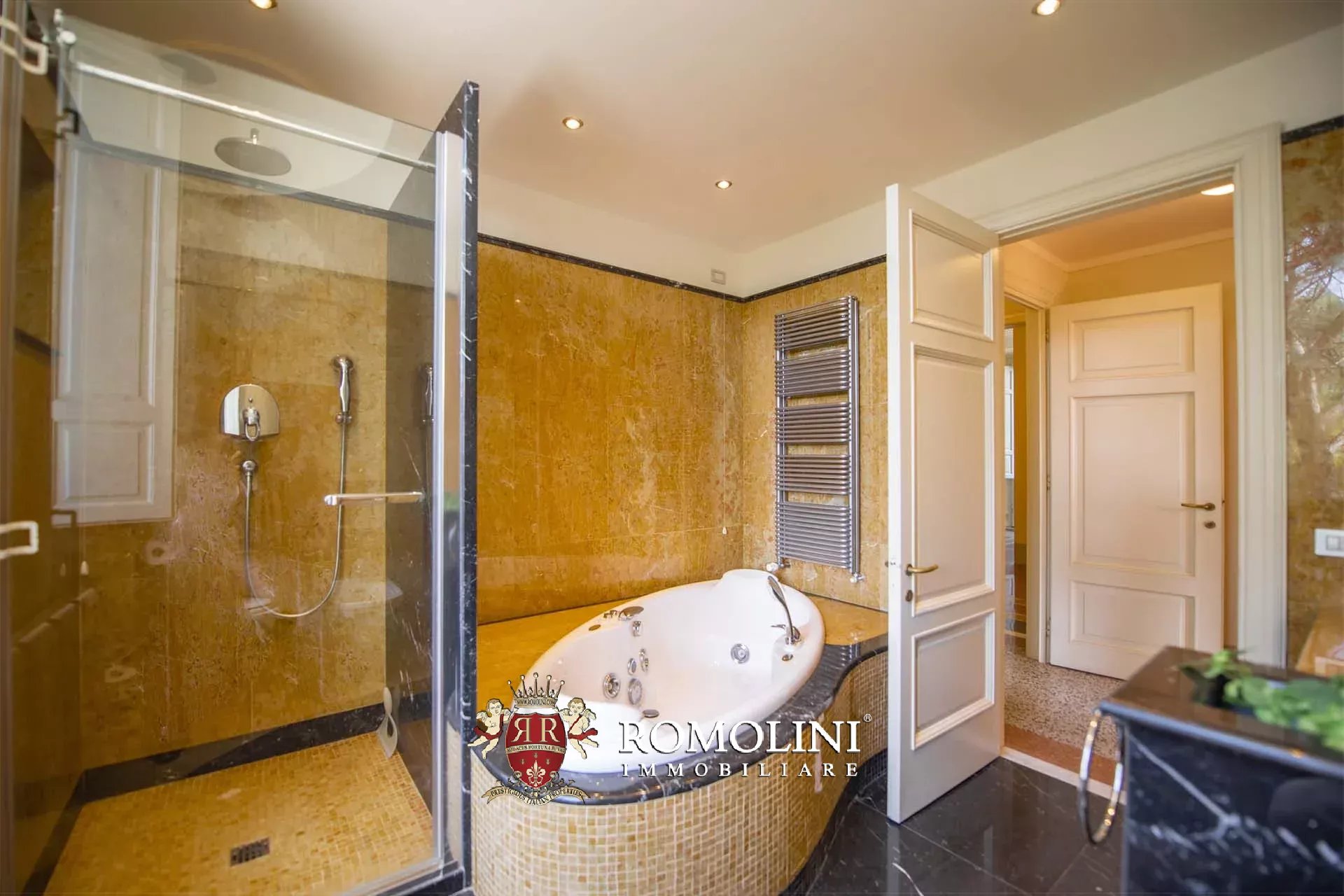 8 Bedroom Villa/Townhouse's Image 27