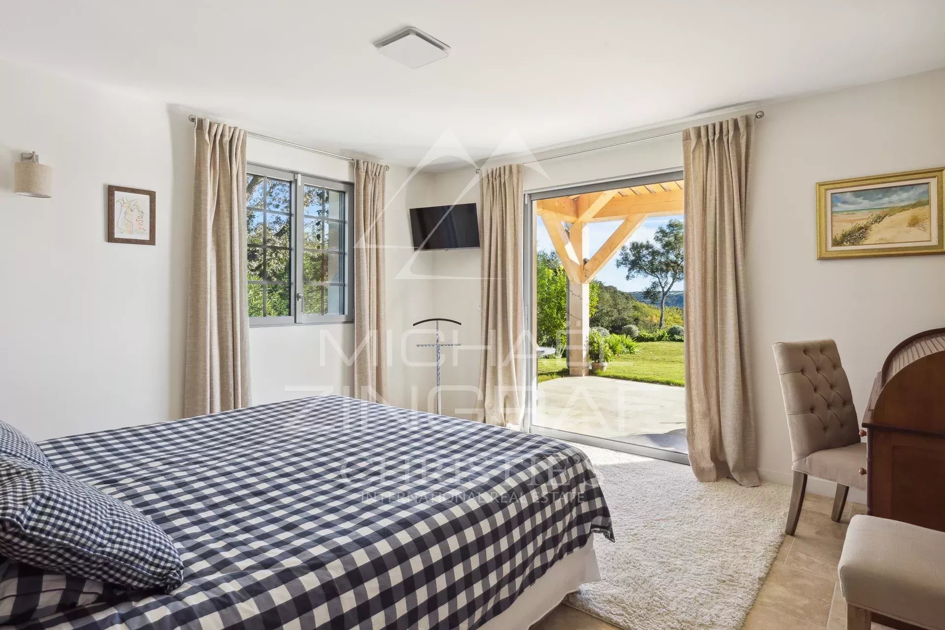 6 Bedroom Villa/Townhouse's Image 5