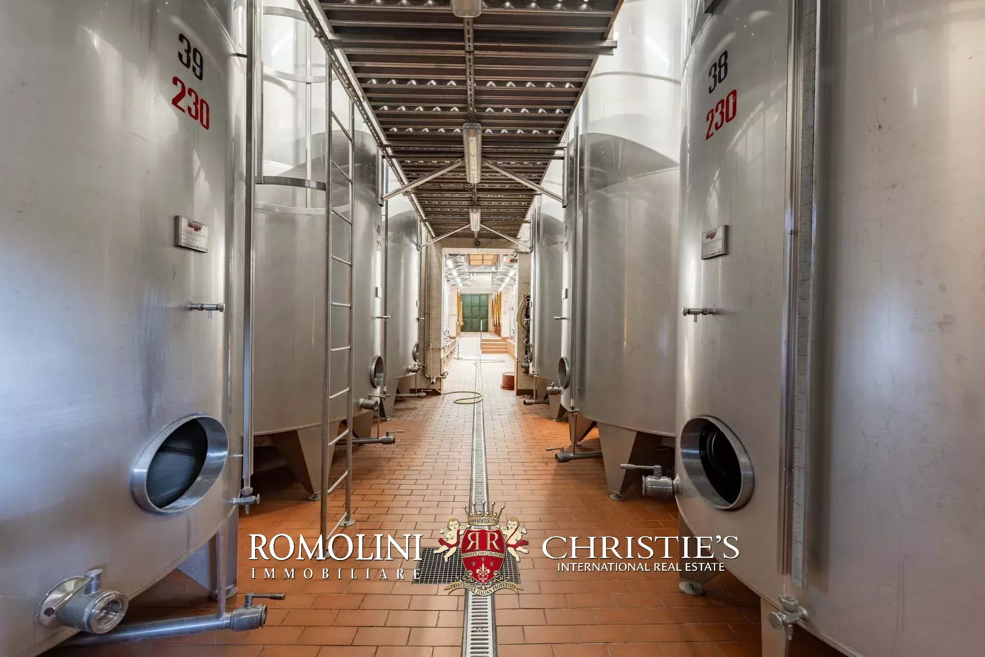 33 Bedroom Vineyard's Image 34