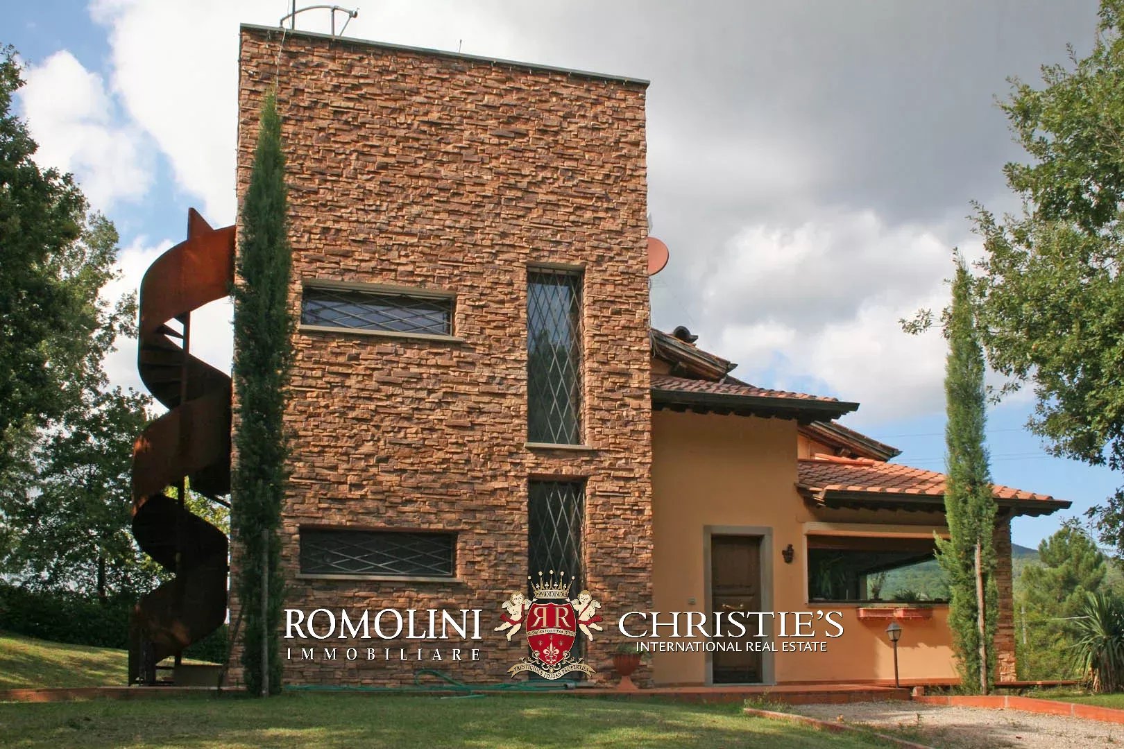 5 Bedroom Villa/Townhouse's Image 7