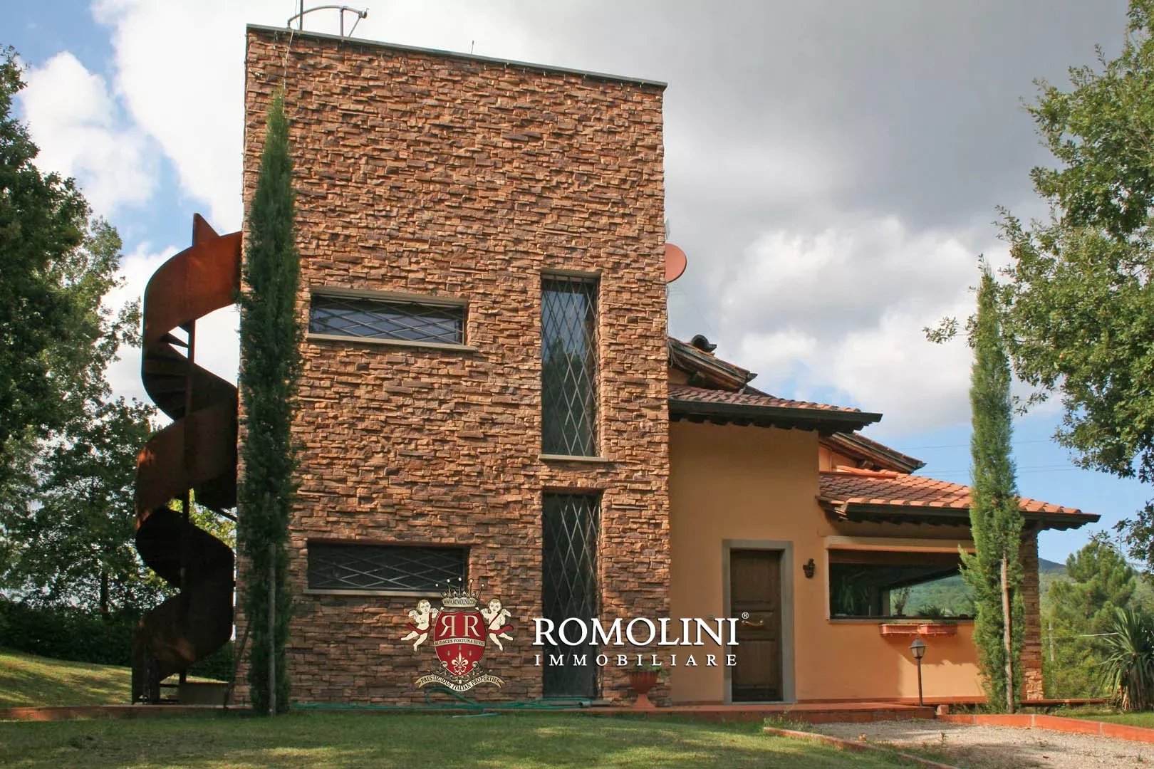 5 Bedroom Villa/Townhouse's Image 7