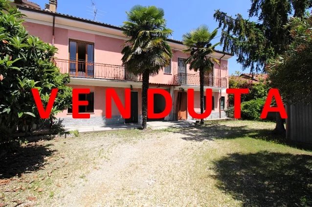 BIFAMILIARE CON GIARDINO E VISTA PANORAMICA, IDEALE COME CASA VACANZE!