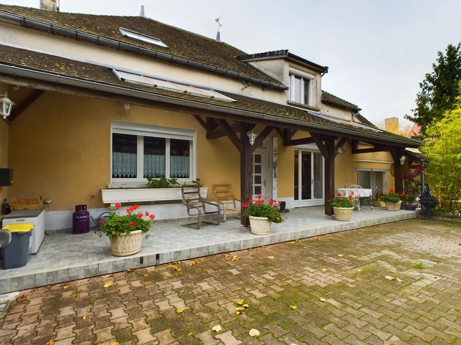 Charmante maison familiale avec appartement indépendant à Faux Fresnay