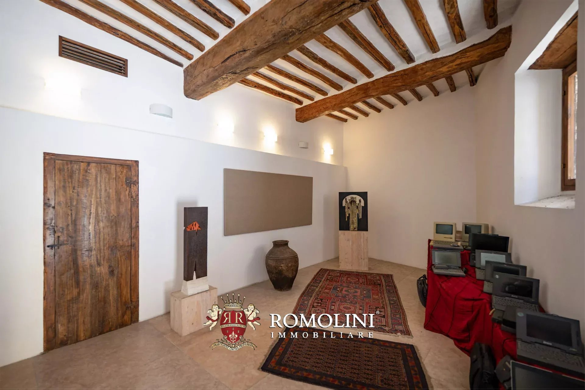 5 Bedroom Villa/Townhouse's Image 4