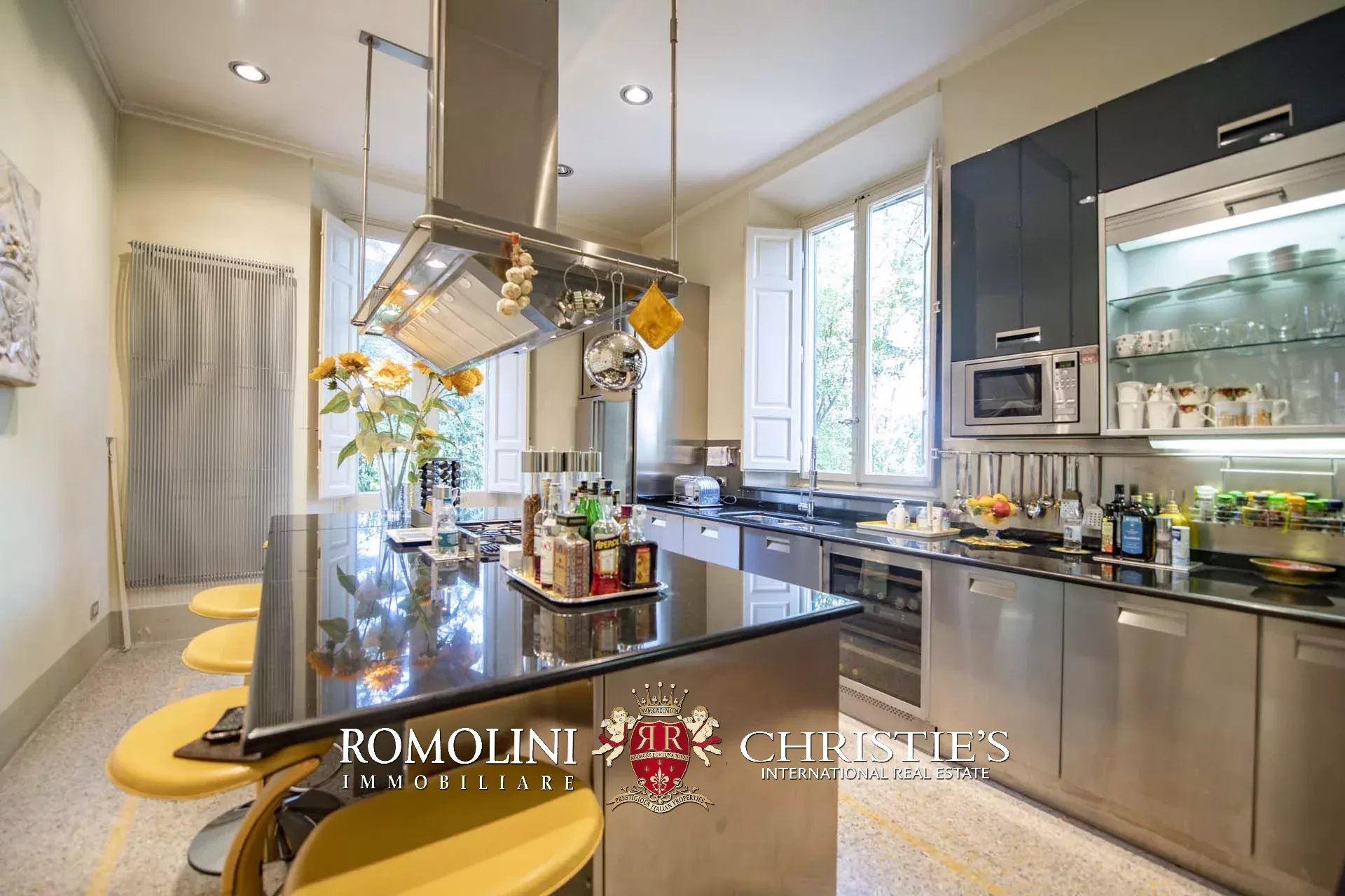 8 Bedroom Villa/Townhouse's Image 21
