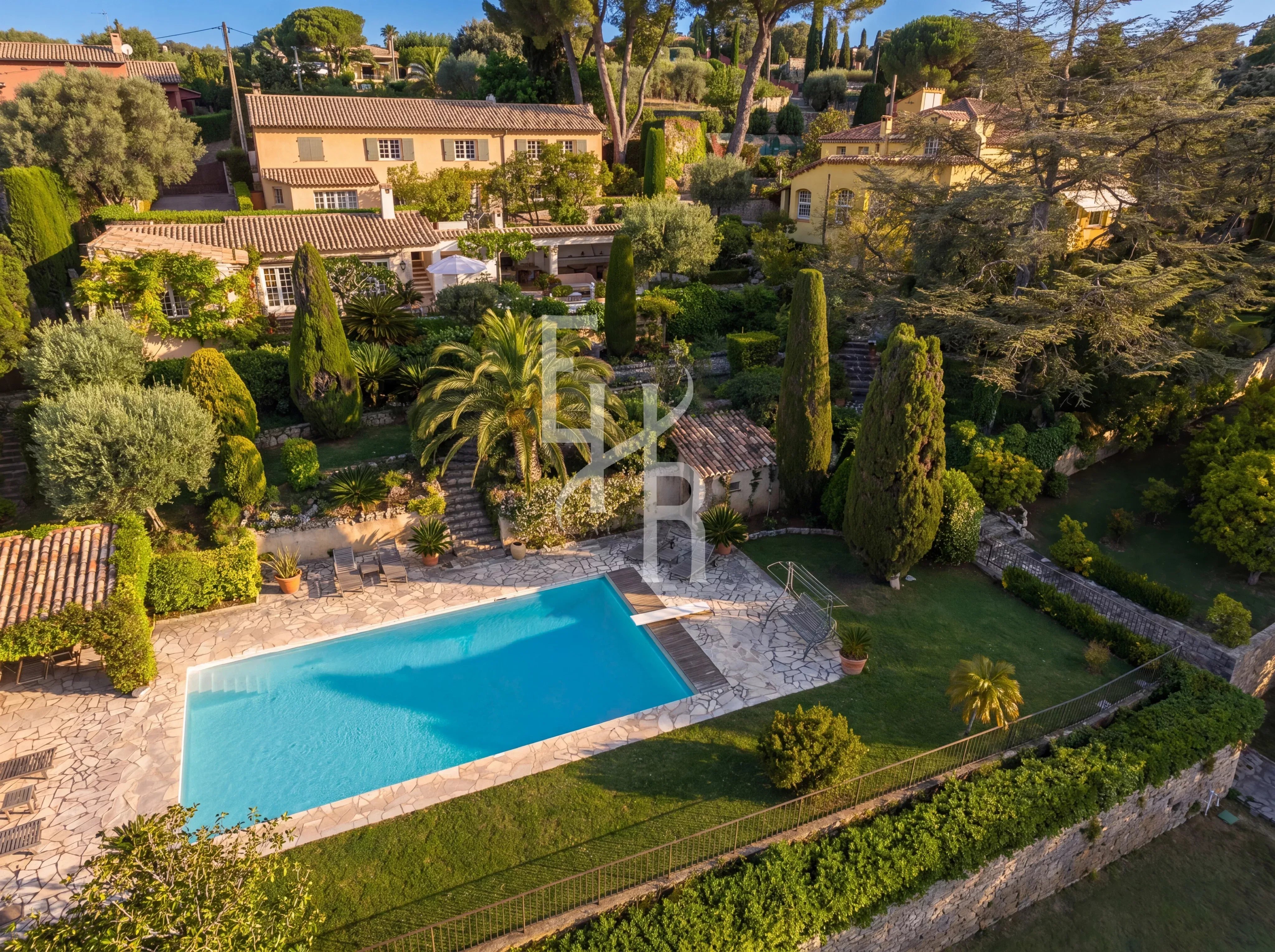 Villa Mougins sea view with guest house