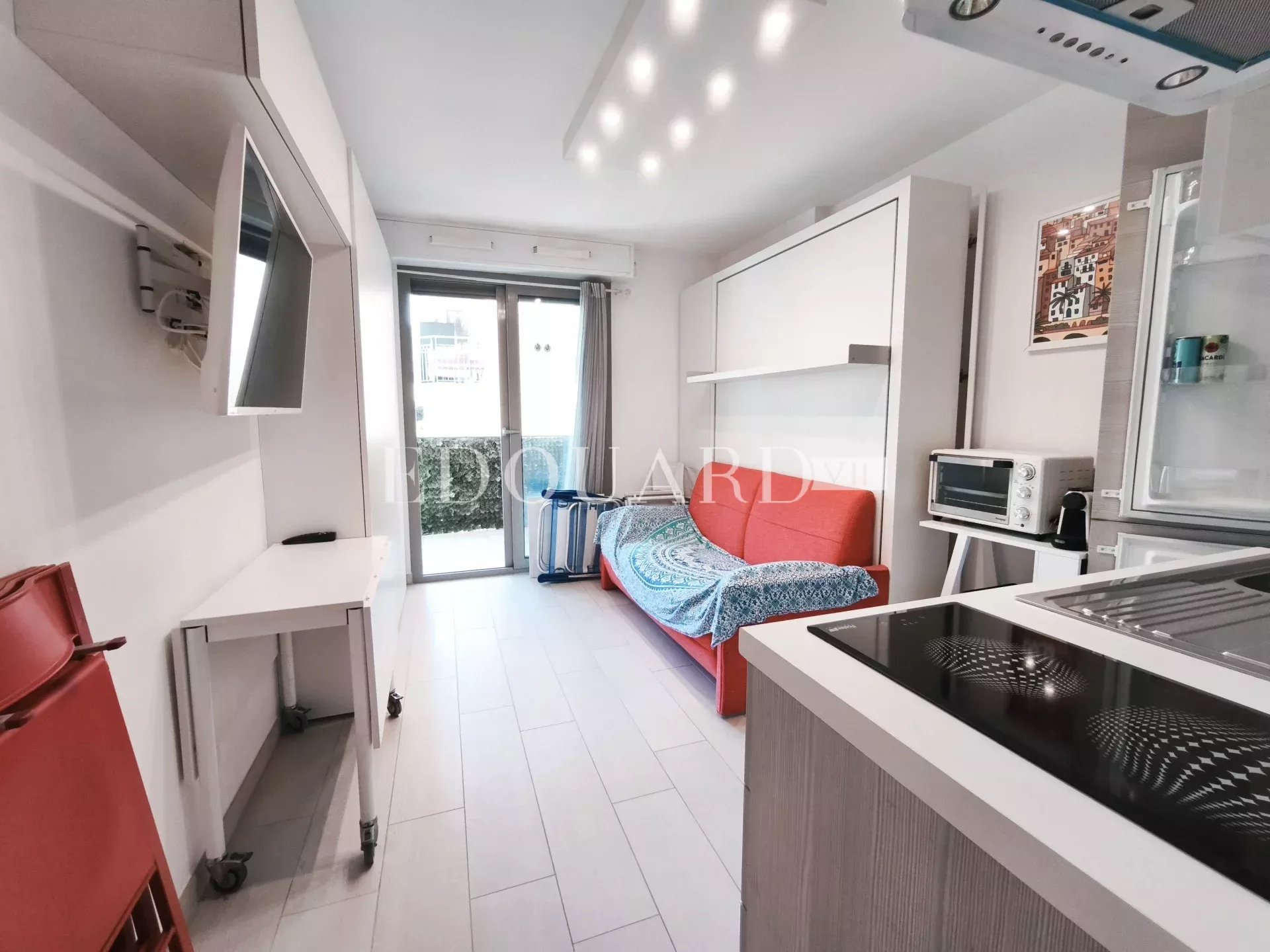 Studio avec terrasse et cave, au cinquième étage d'un immeuble récent dans le carré d'or de Menton - Photo 3