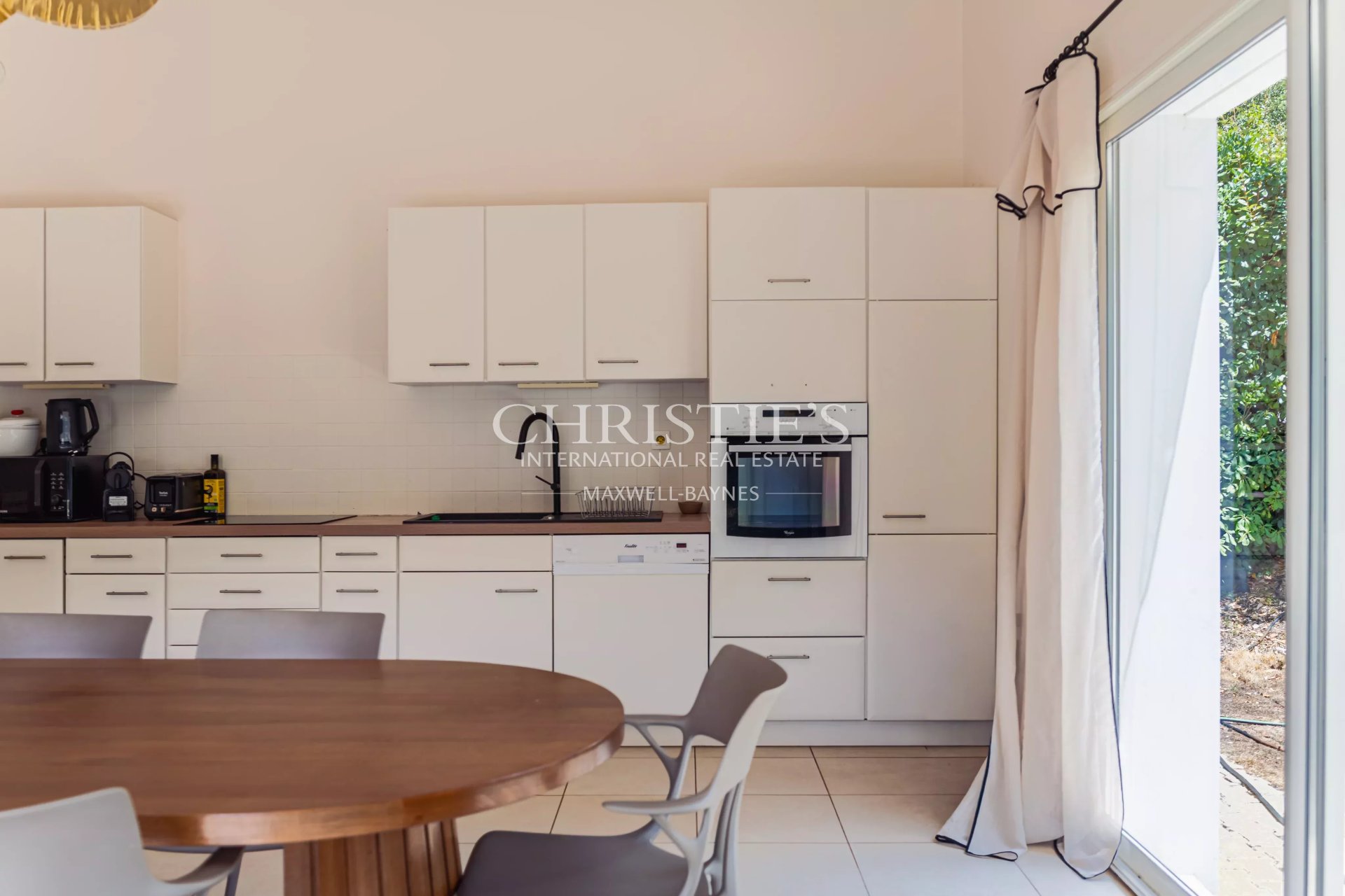 6 Bedroom Villa/Townhouse's Image 10