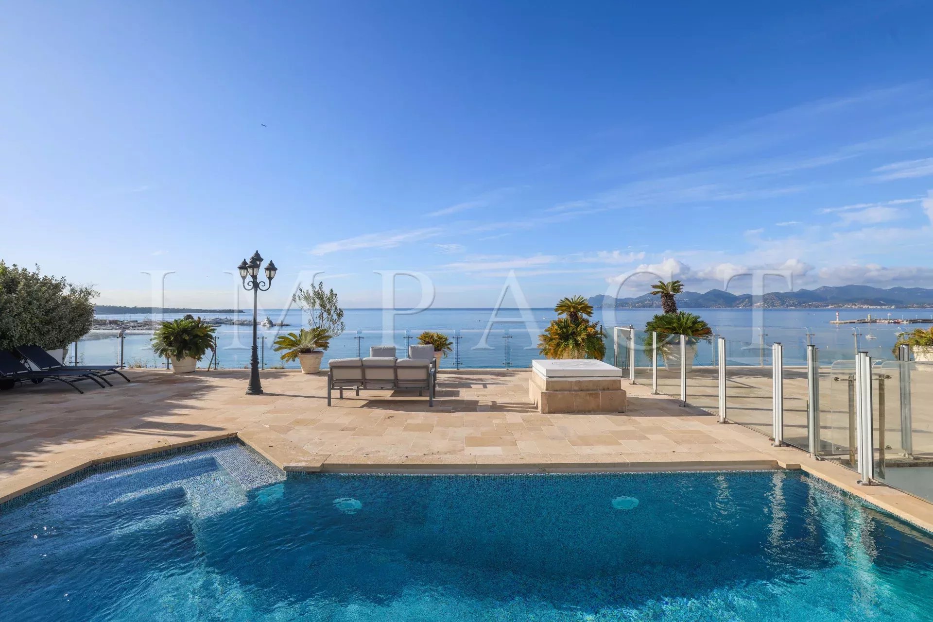 Penthouse with pool and sea view for rent Cannes
