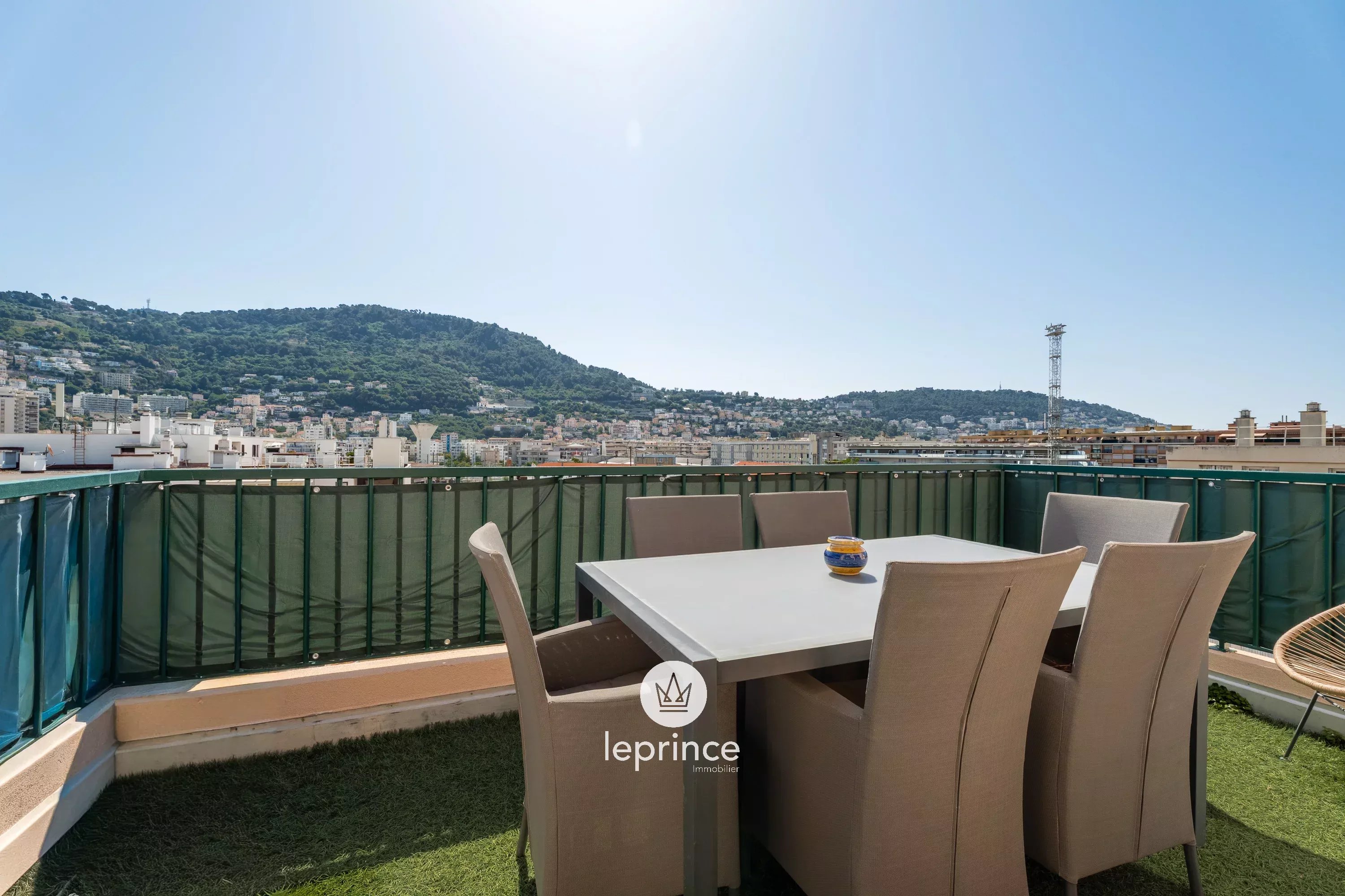 Nice Saint-Roch: 2-Bedroom Apartment – Terrace – Garage & Cellar