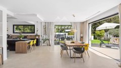 An elegant, contemporary-style villa in a completely peaceful setting — photo 7 of 7