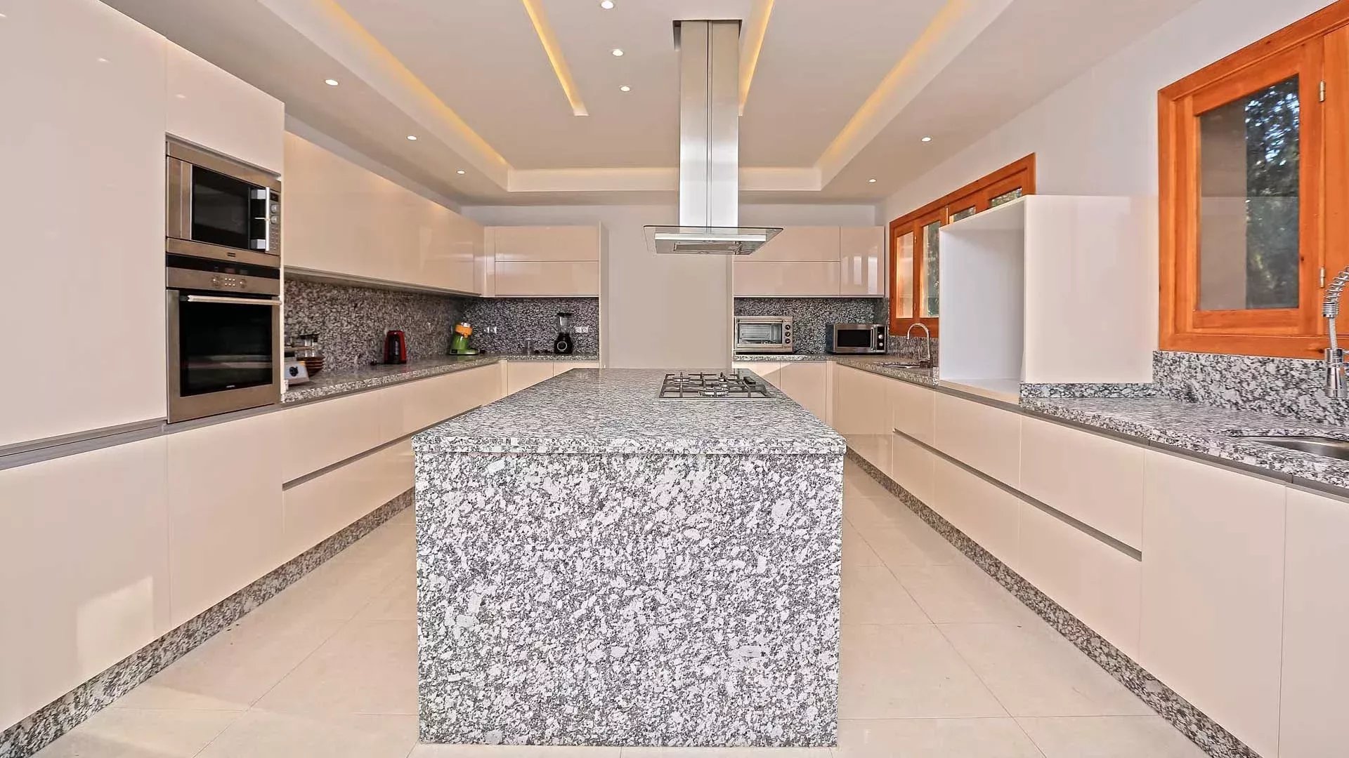 10 Bedroom Villa/Townhouse's Image 68