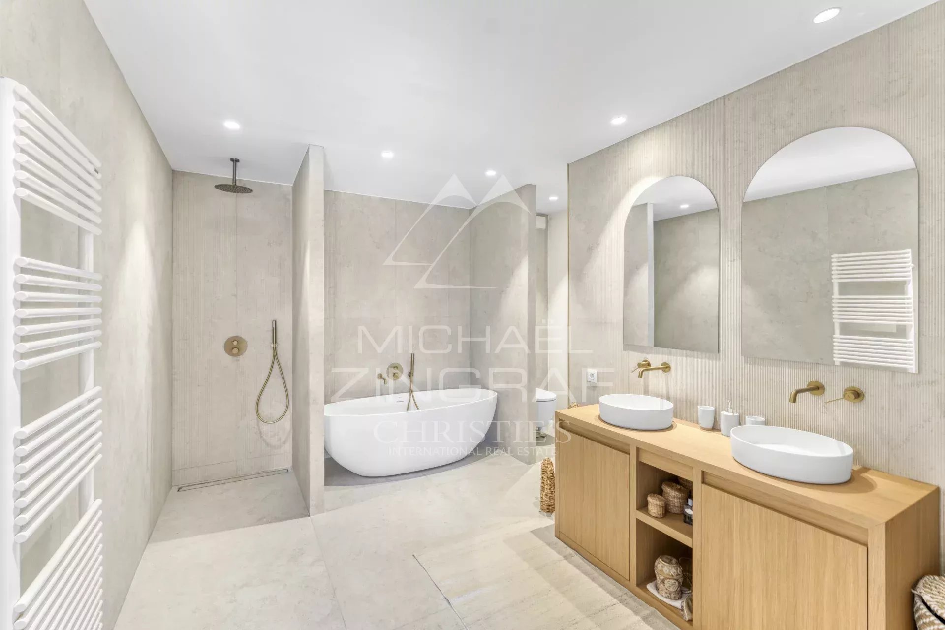 4 Bedroom Villa/Townhouse's Image 7