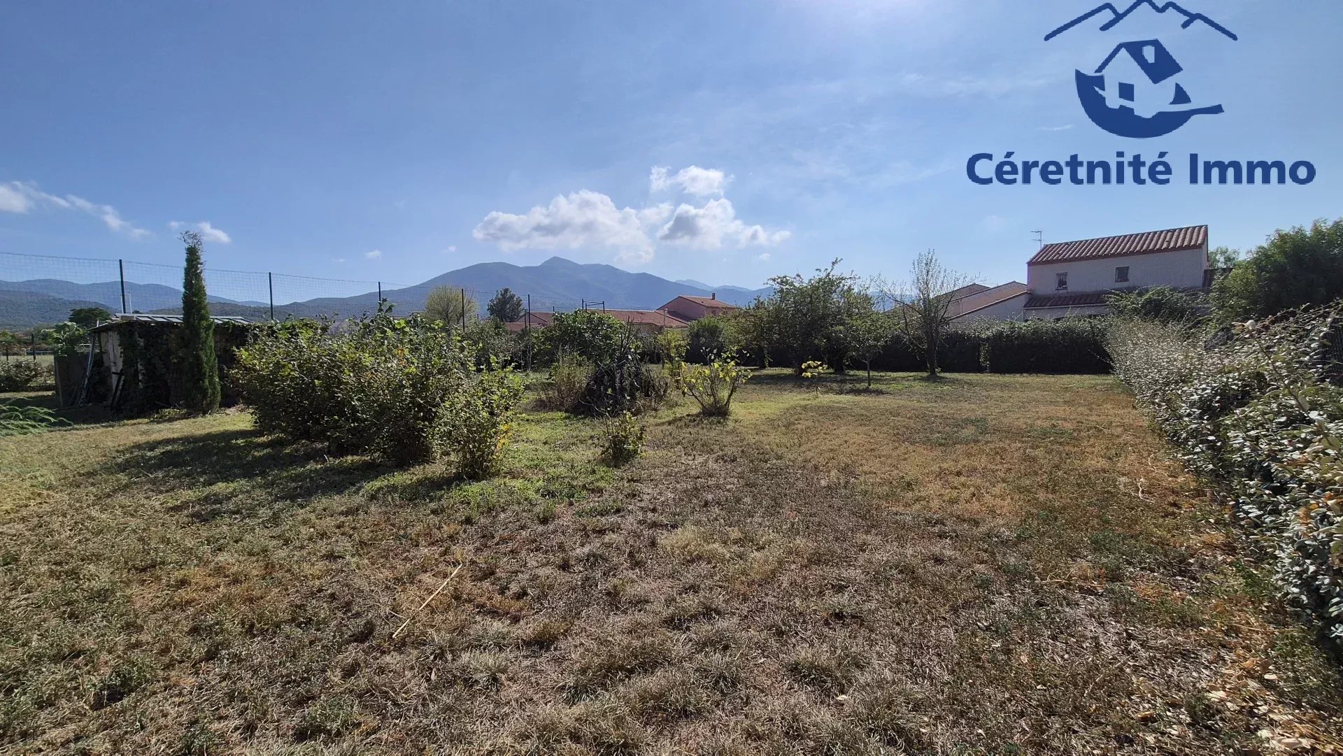 TERRAIN CONSTRUCTIBLE 1037m2 - MAUREILLAS LAS ILLAS