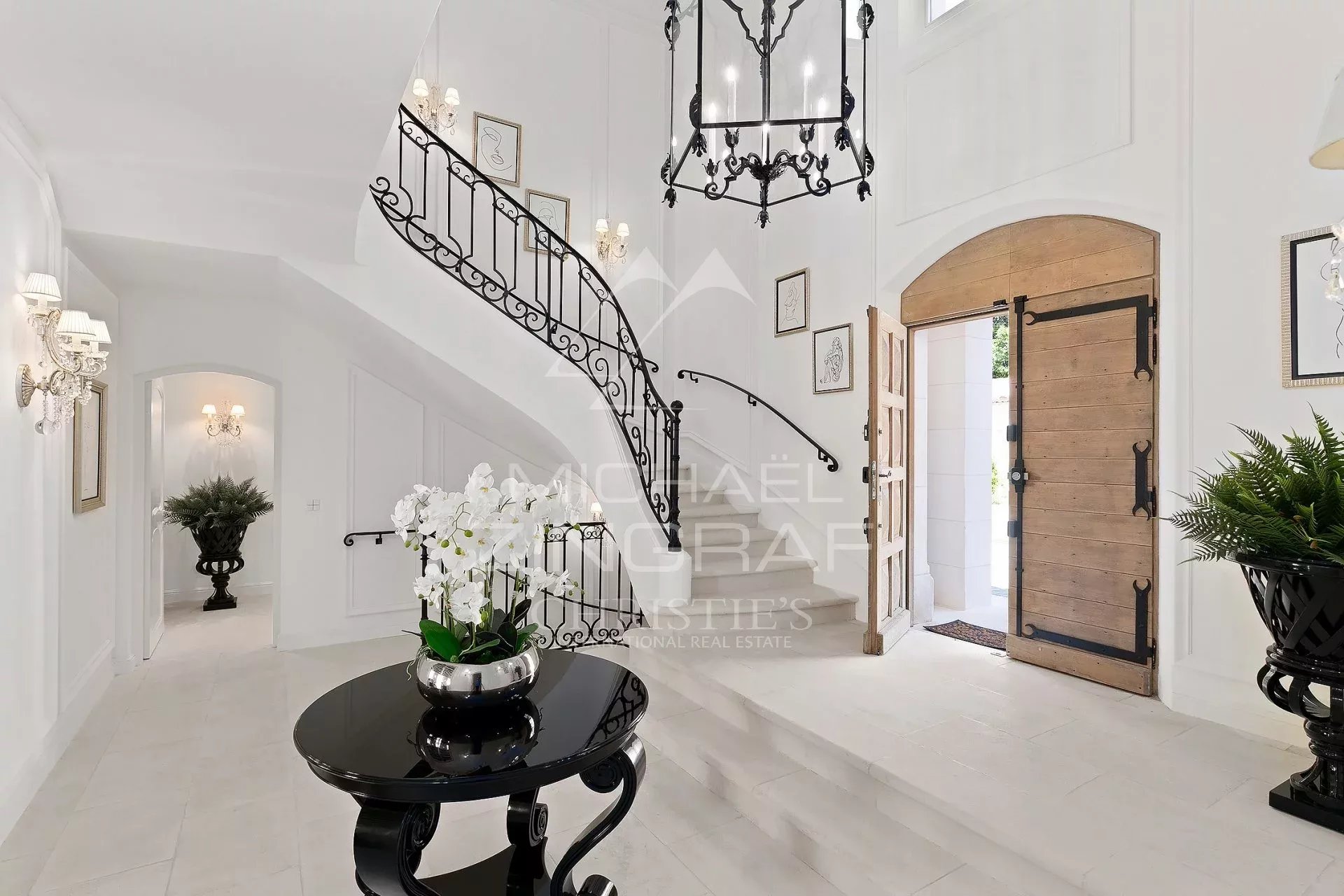 8 Bedroom Villa/Townhouse's Image 7