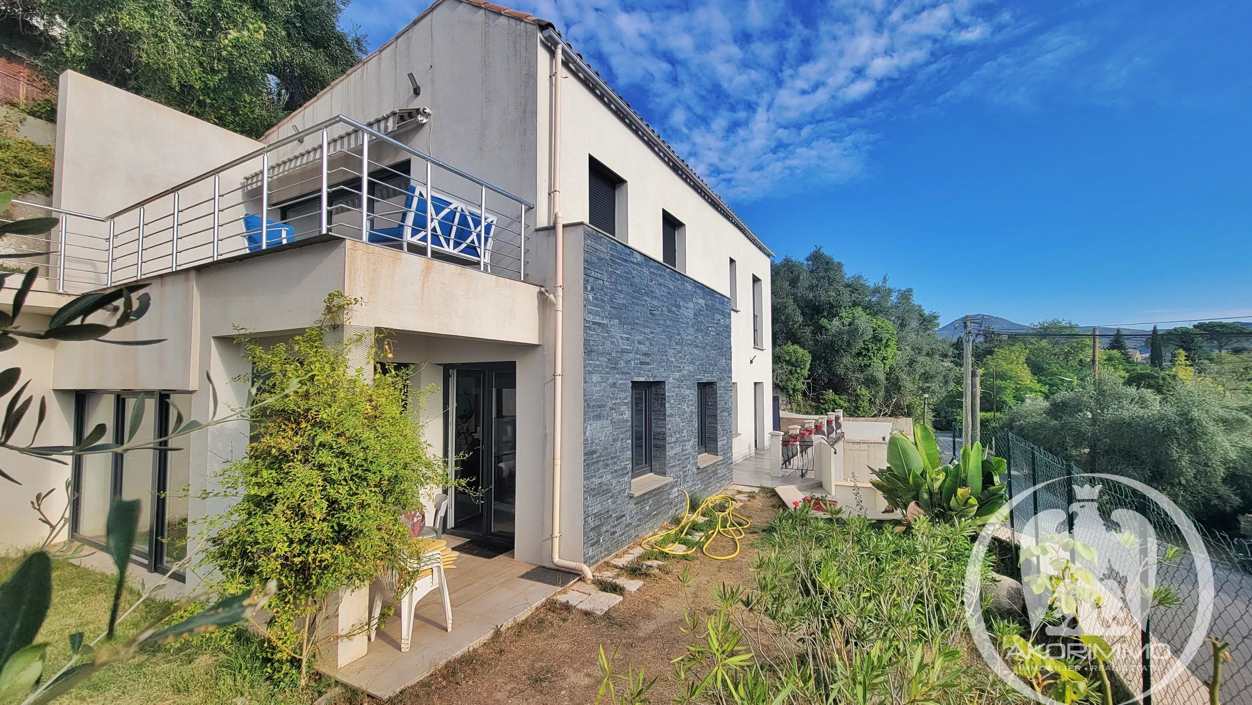 Maison  - Maison individuelle  - 5 pièces  - 140.0 m2 -