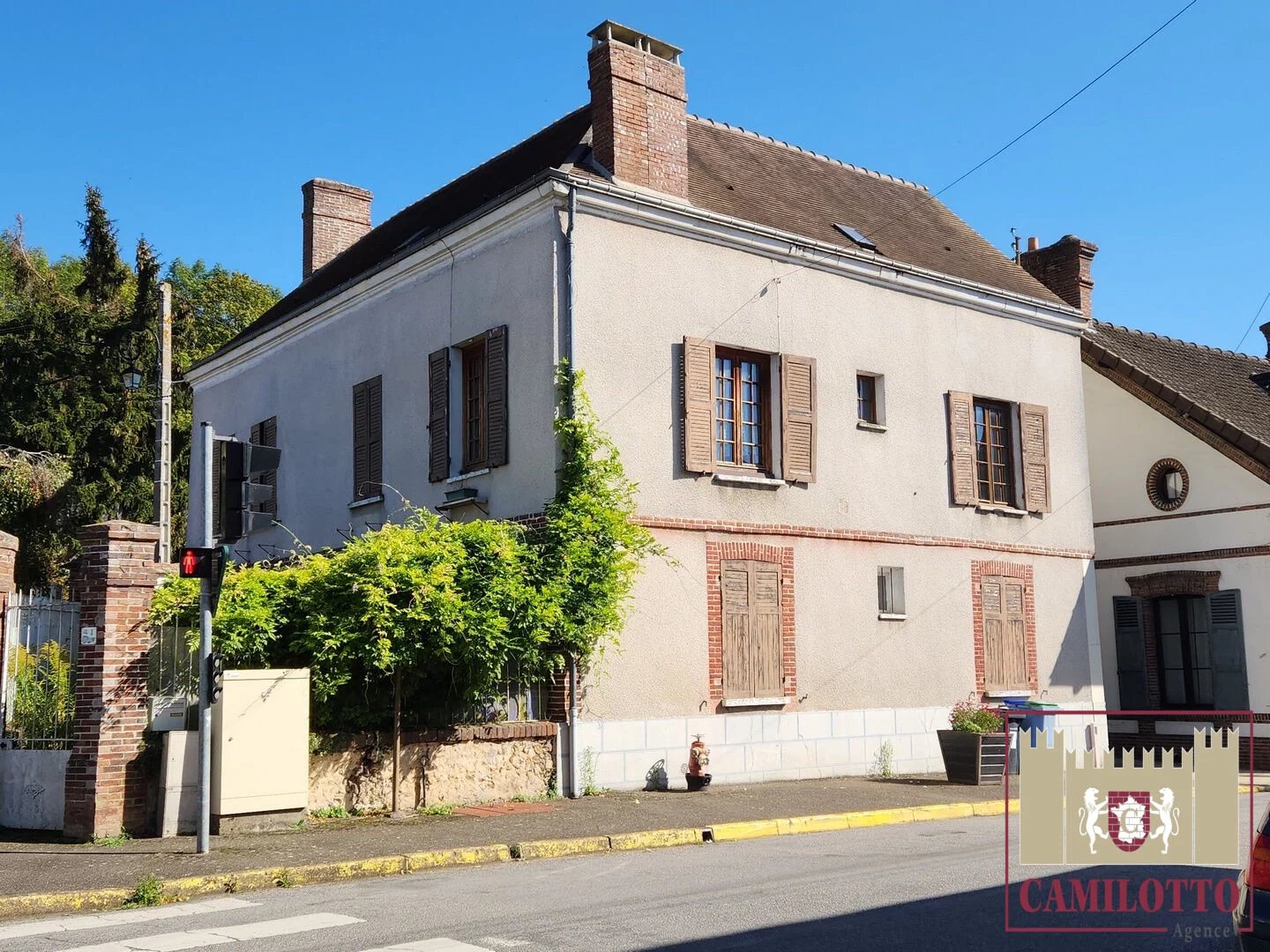 NOGENT LE ROI - GRANDE MAISON ANCIENNE A RENOVER - 185 M²