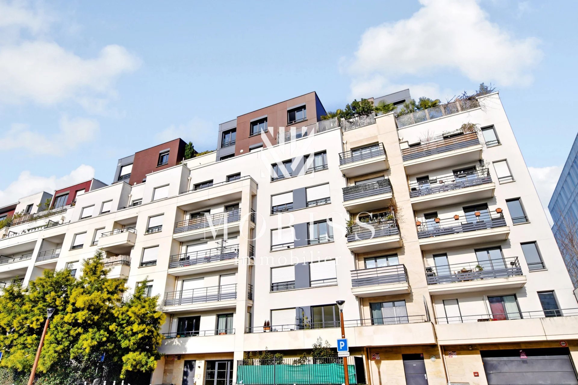 ISSY-LES-MOULINEAUX - STUDIO DE 19 M² AVEC BALCON - Image Array