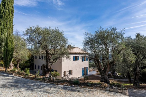 Luxury Bastide in Grasse: A Timeless Family Estate with Sea Views — photo 2