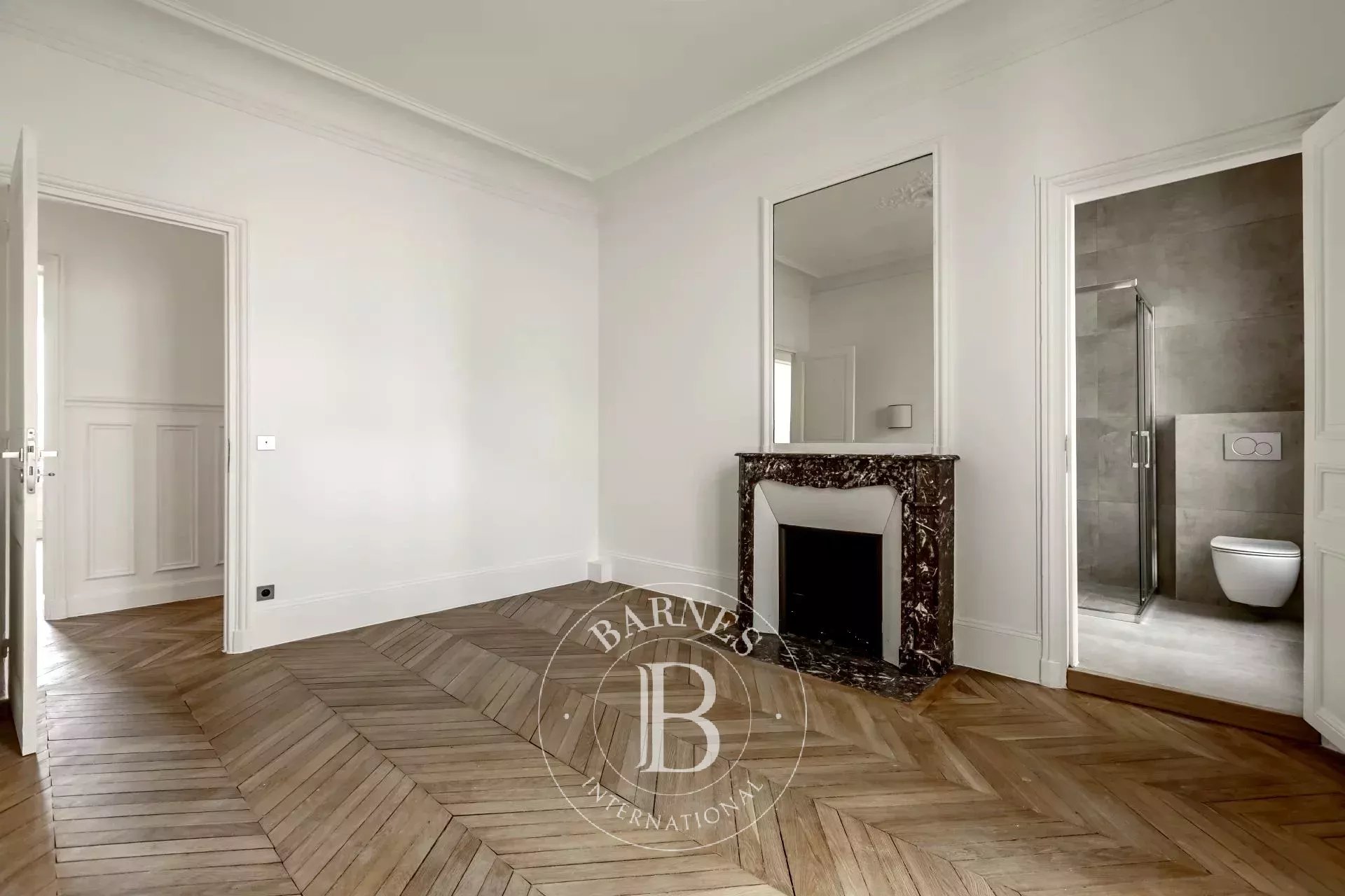 ARC DE TRIOMPHE - 2 BEDROOMS - 5TH FLOOR - IMMACULATE CONDITION - picture 9