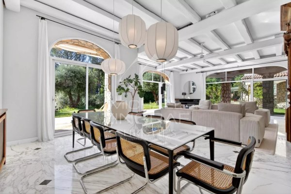 A charming, fully renovated estate in the heart of the countryside — photo 6